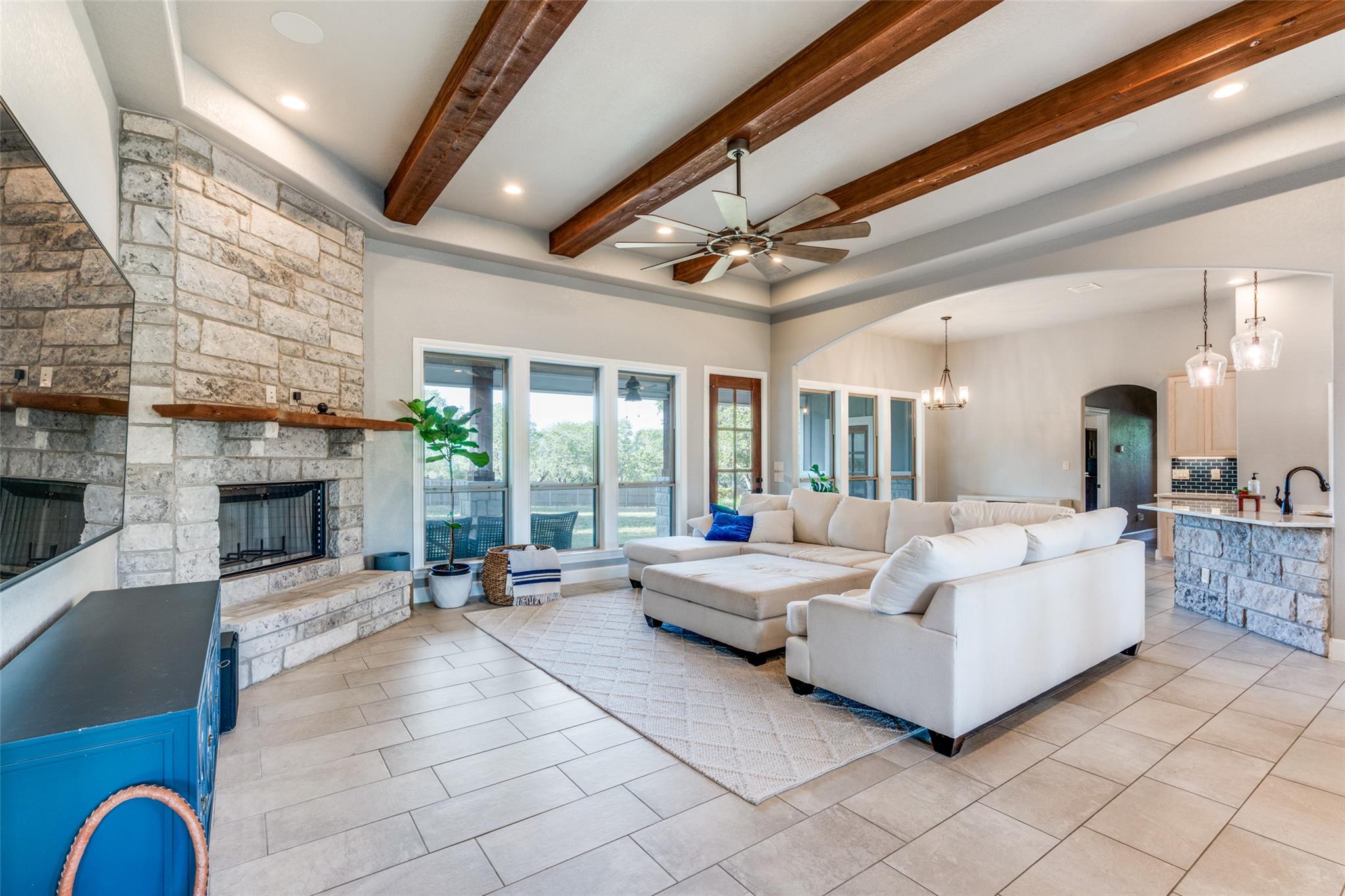 105 Calvary Dr, Adkins, TX 78101