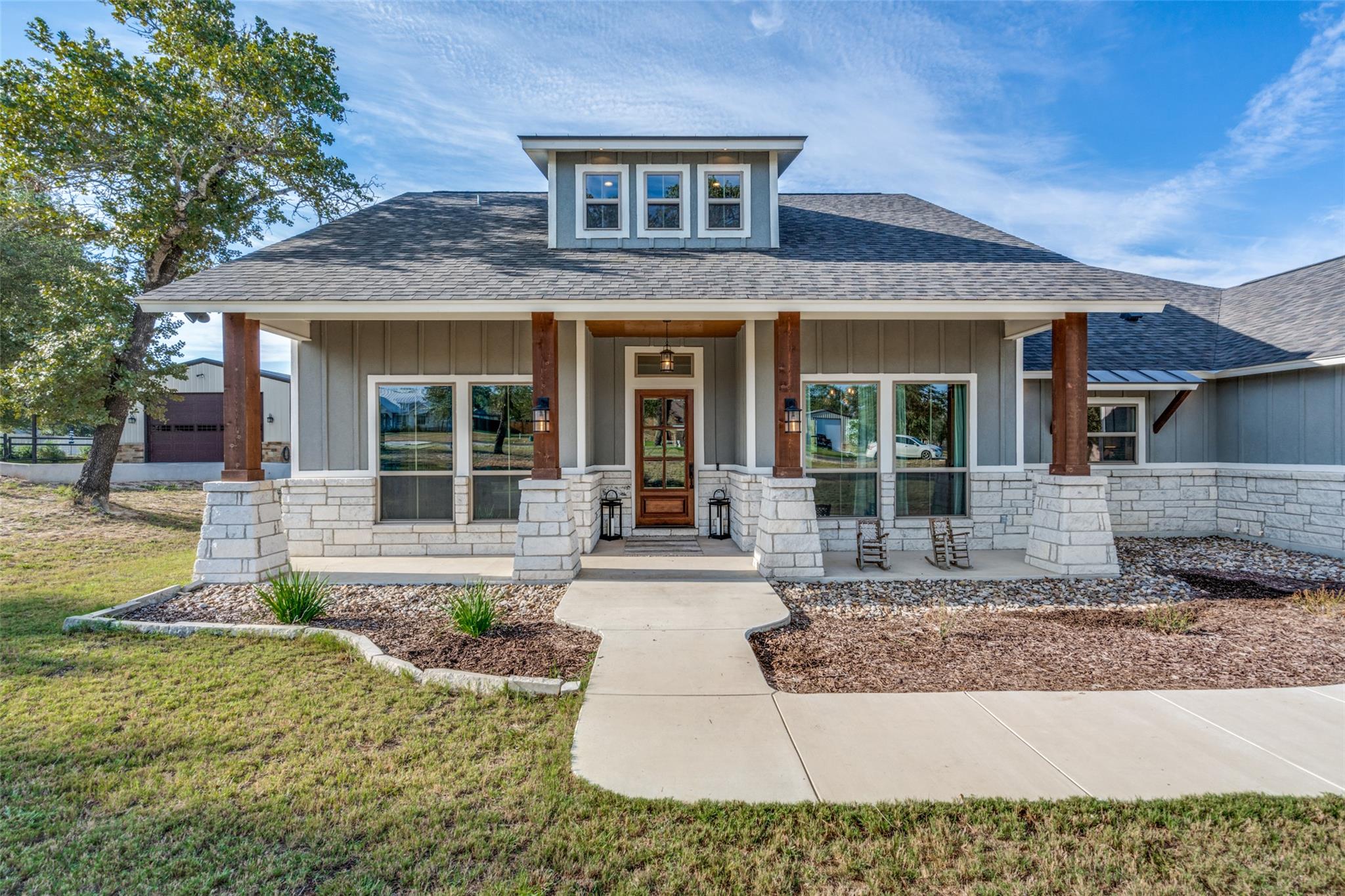 105 Calvary Dr, Adkins, TX 78101