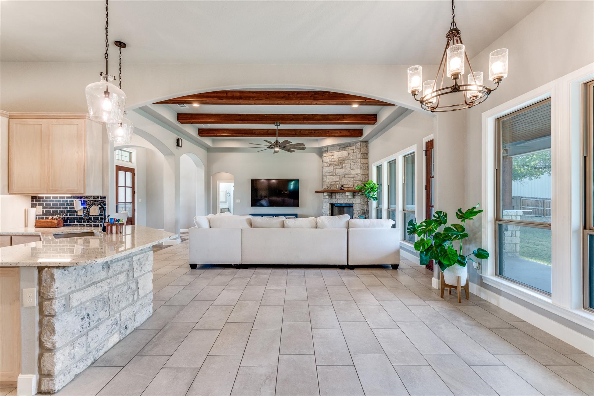 105 Calvary Dr, Adkins, TX 78101