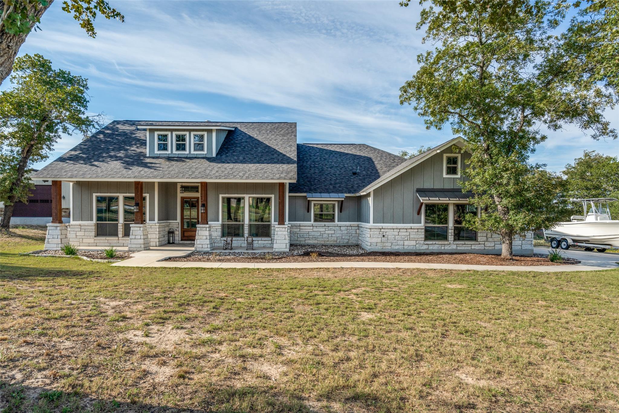 105 Calvary Dr, Adkins, TX 78101