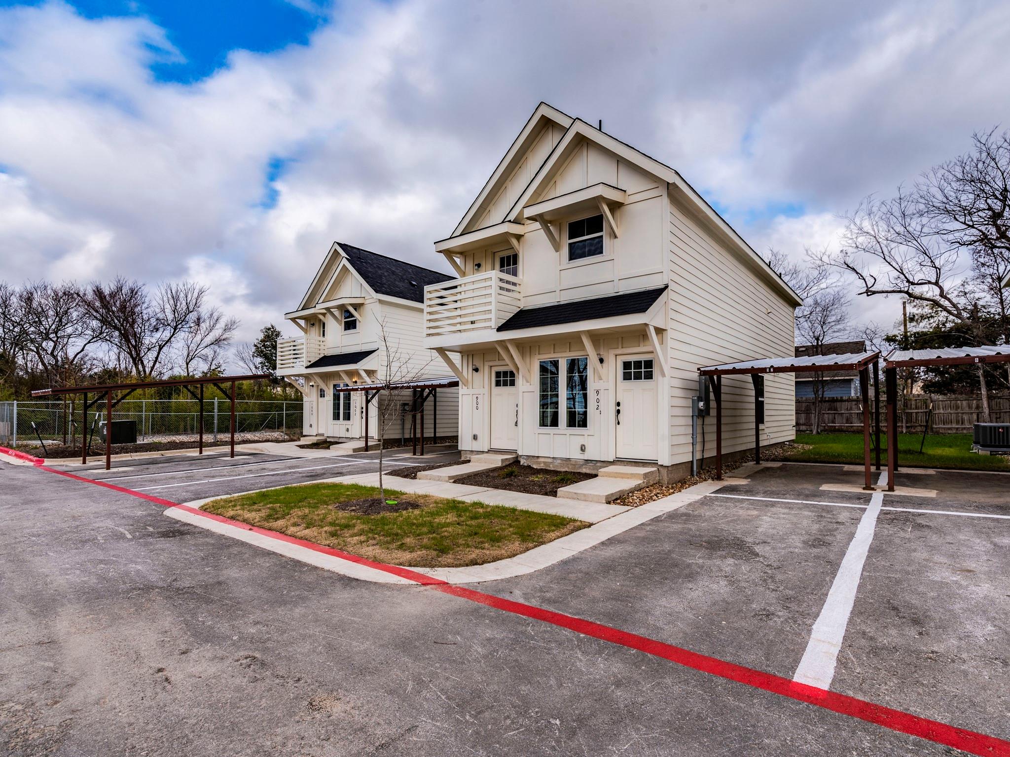 2002 W 2nd St # 902, Taylor, TX 76574