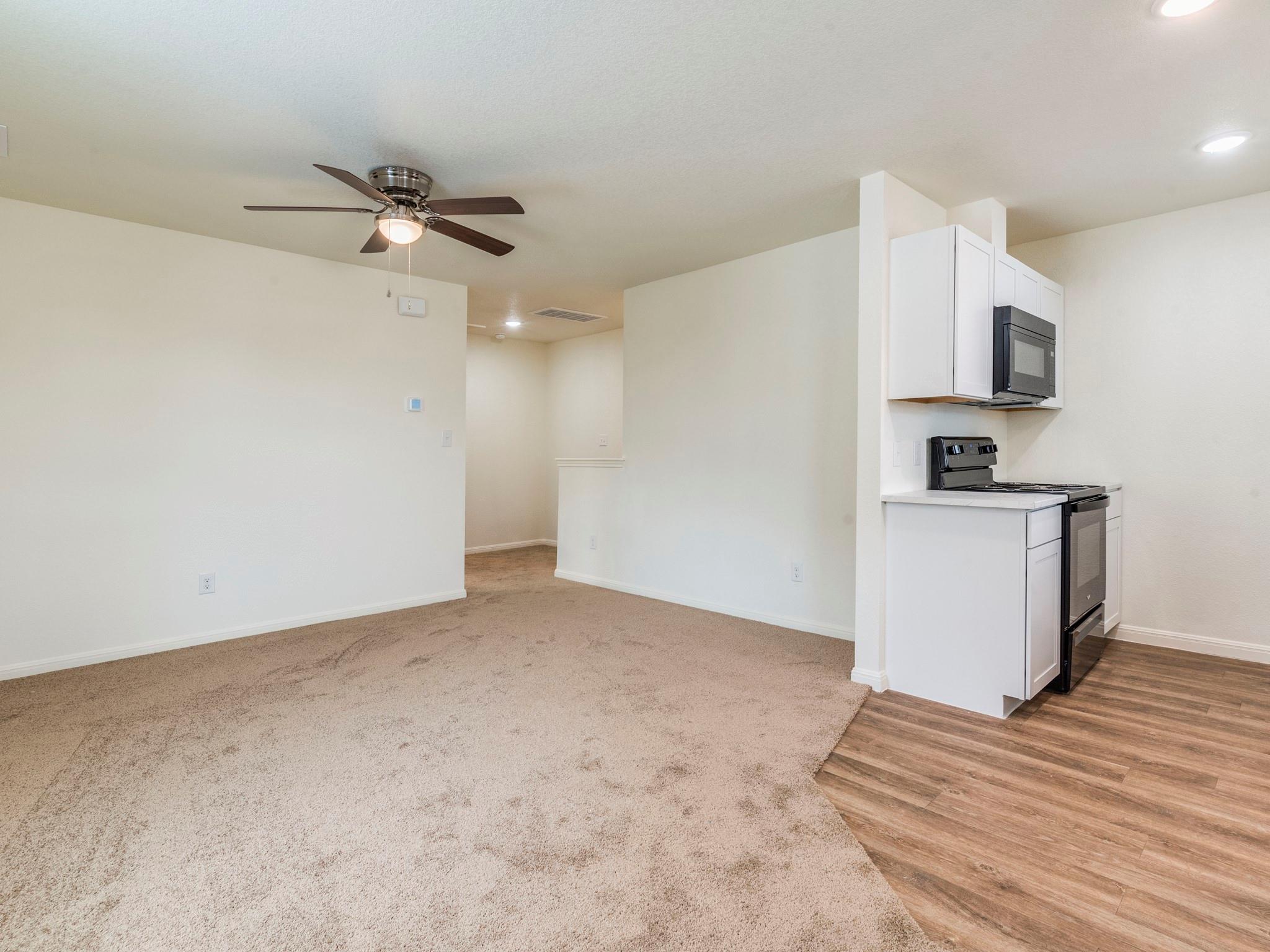 2002 W 2nd St # 902, Taylor, TX 76574