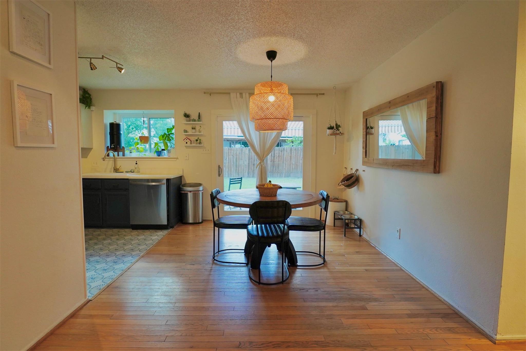 2106 Bluebonnet Dr, Round Rock, TX 78664