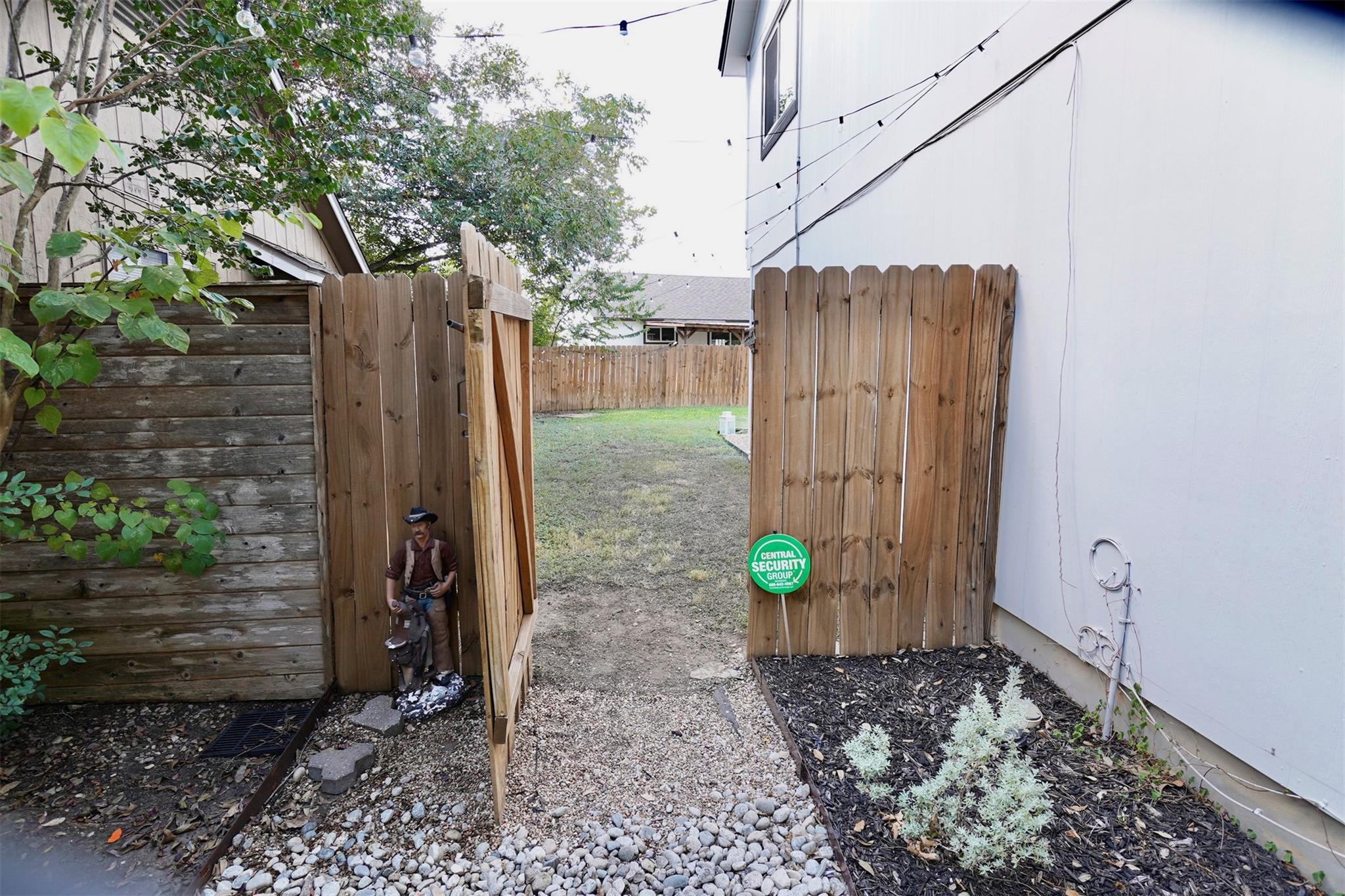 2106 Bluebonnet Dr, Round Rock, TX 78664