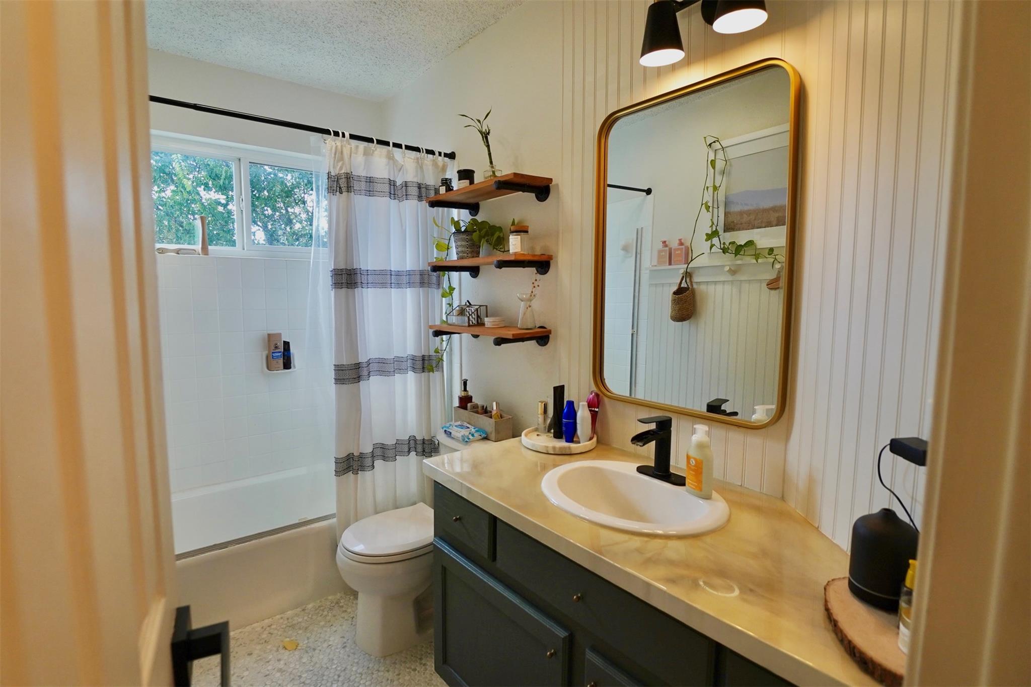 2106 Bluebonnet Dr, Round Rock, TX 78664