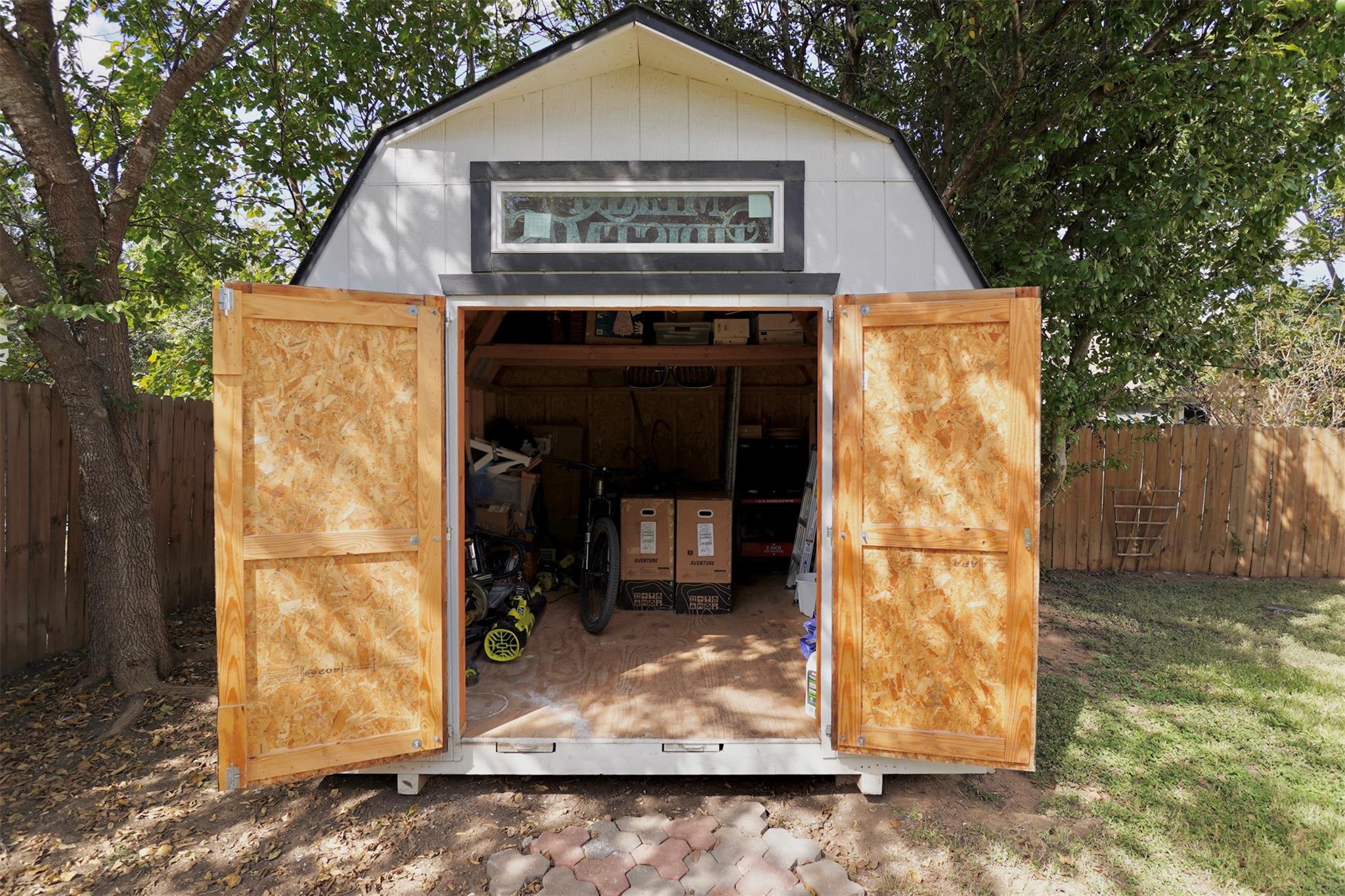 2106 Bluebonnet Dr, Round Rock, TX 78664