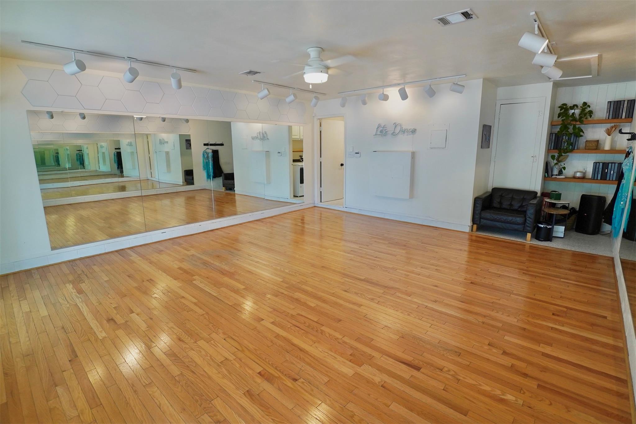 2106 Bluebonnet Dr, Round Rock, TX 78664