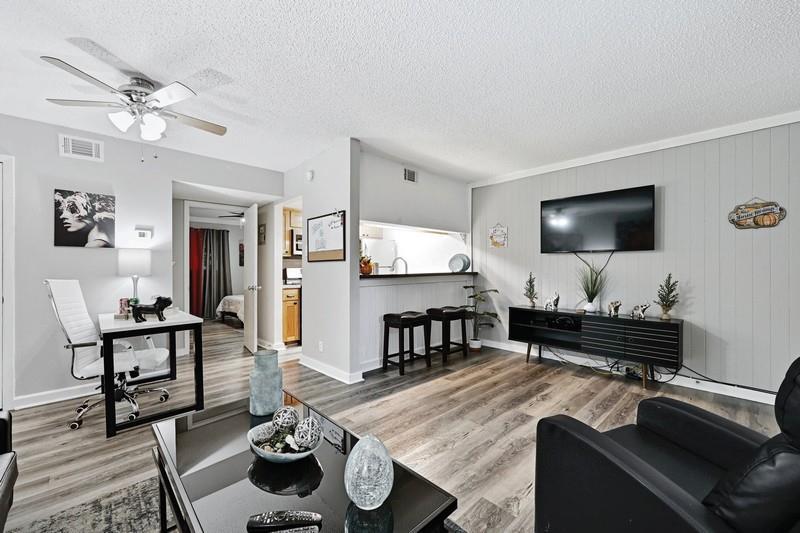 711 Eberhart Ln # 202, Austin, TX 78745