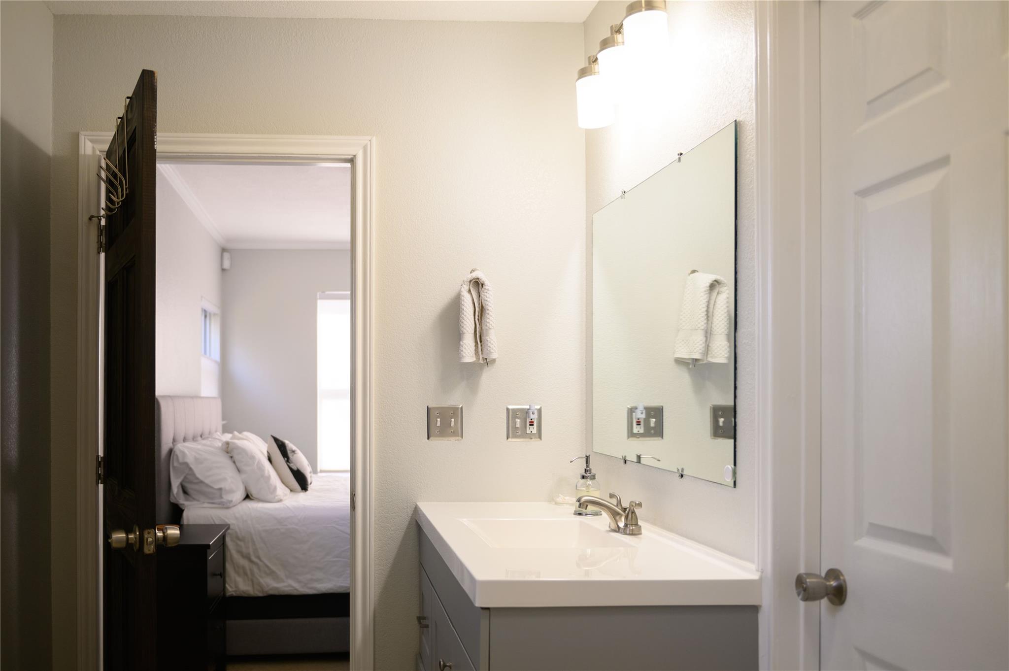 4902 Pecan Springs Rd, Austin, TX 78723