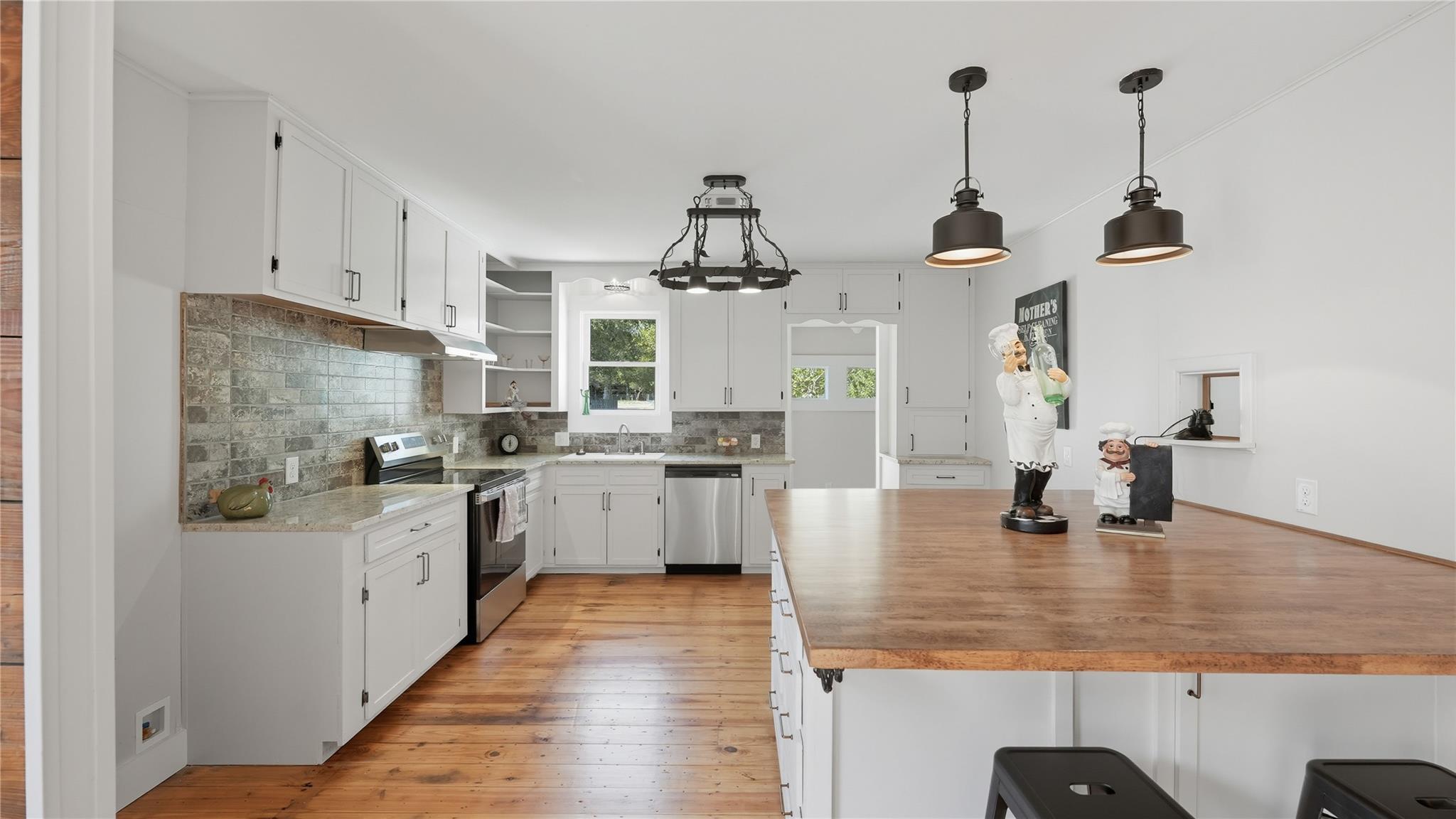 611 Qualls St, Gonzales, TX 78629