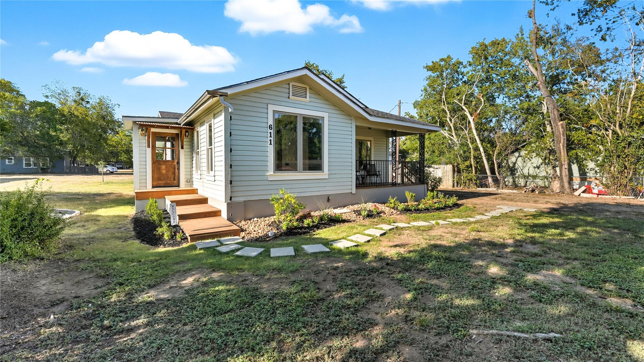 611 Qualls St, Gonzales, TX 78629