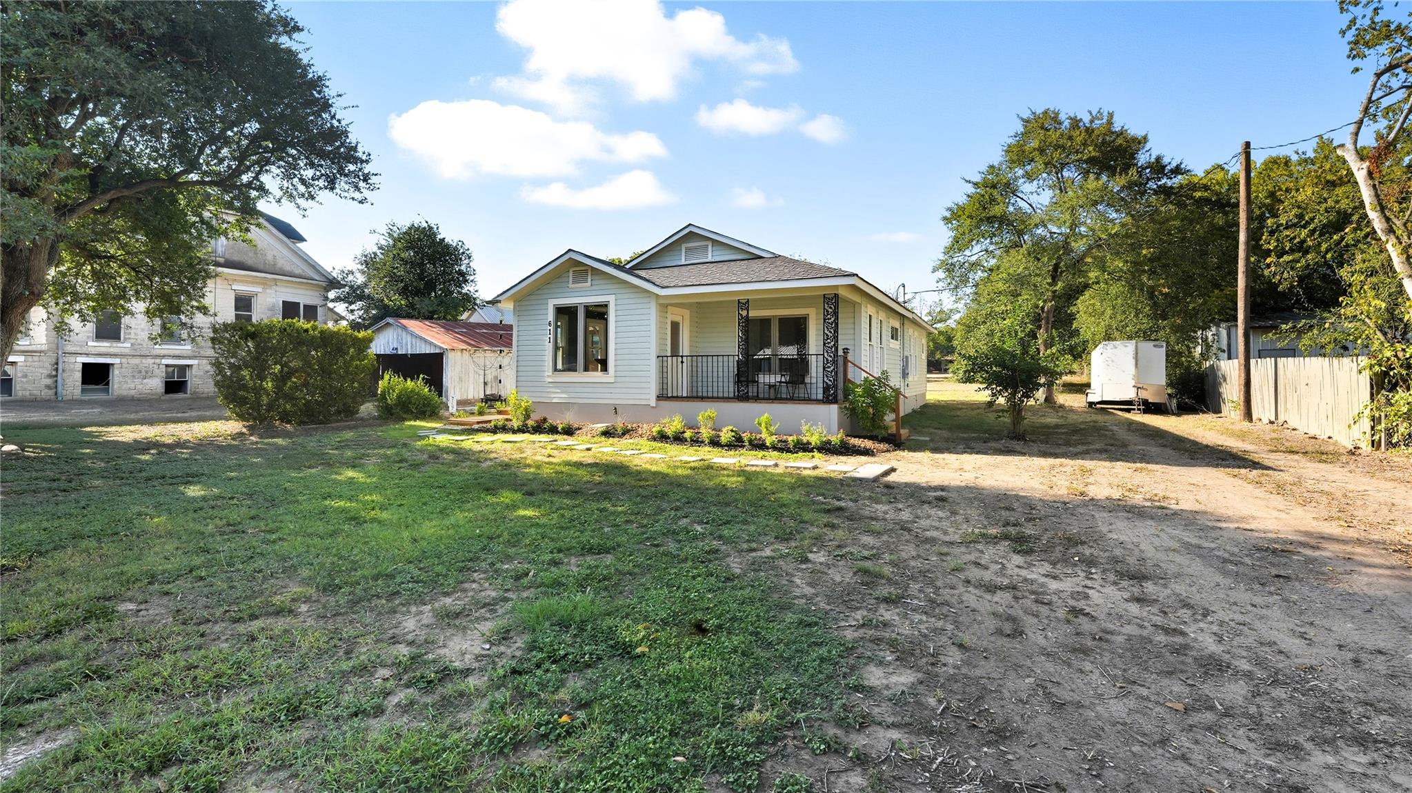 611 Qualls St, Gonzales, TX 78629