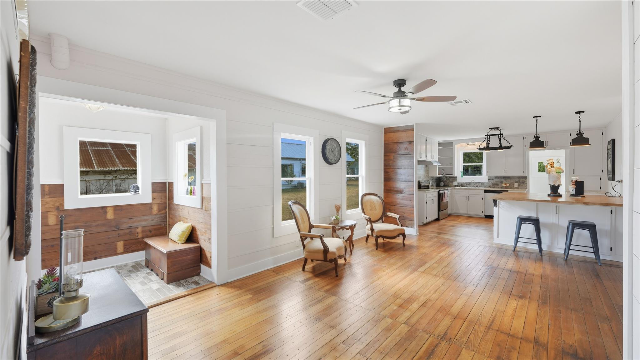 611 Qualls St, Gonzales, TX 78629