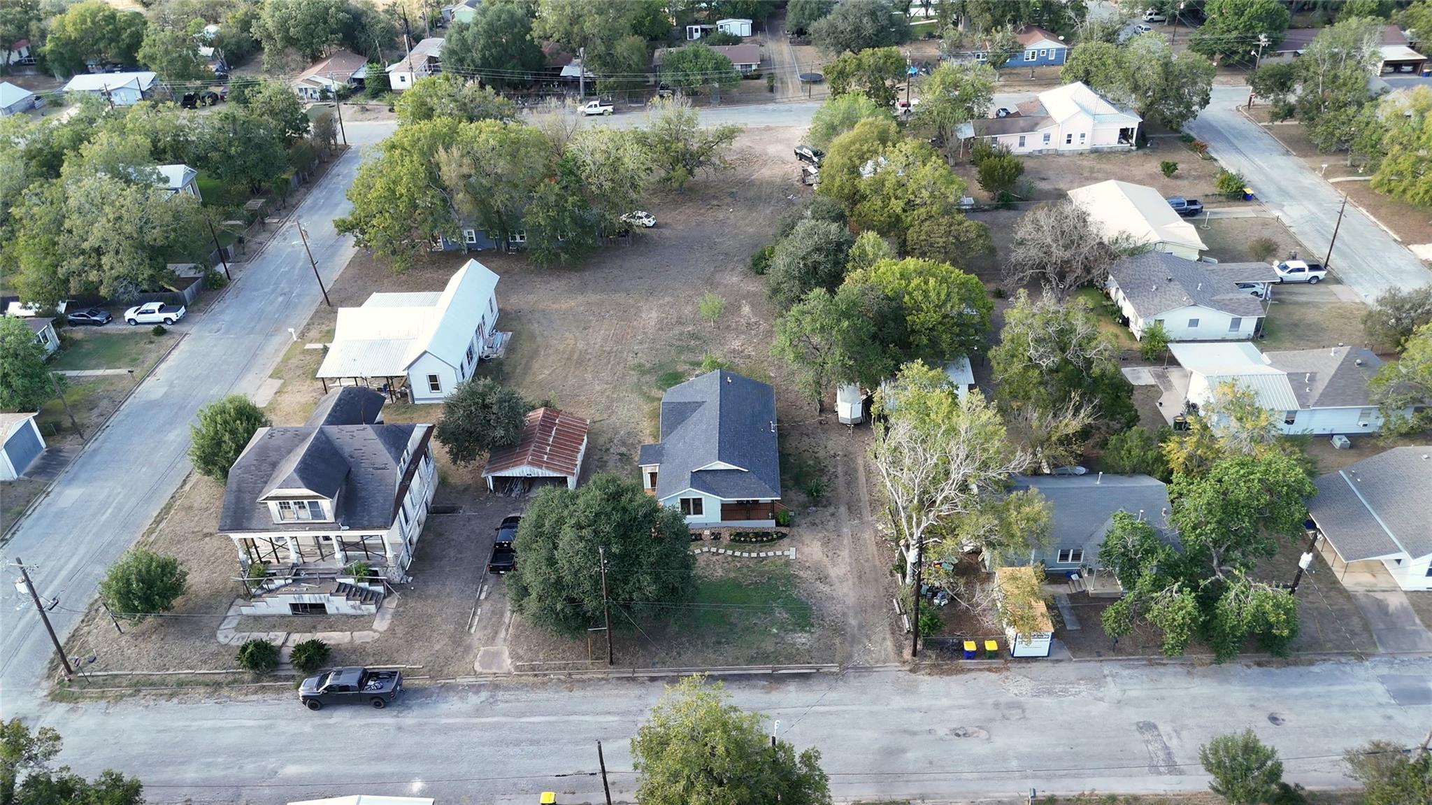 611 Qualls St, Gonzales, TX 78629