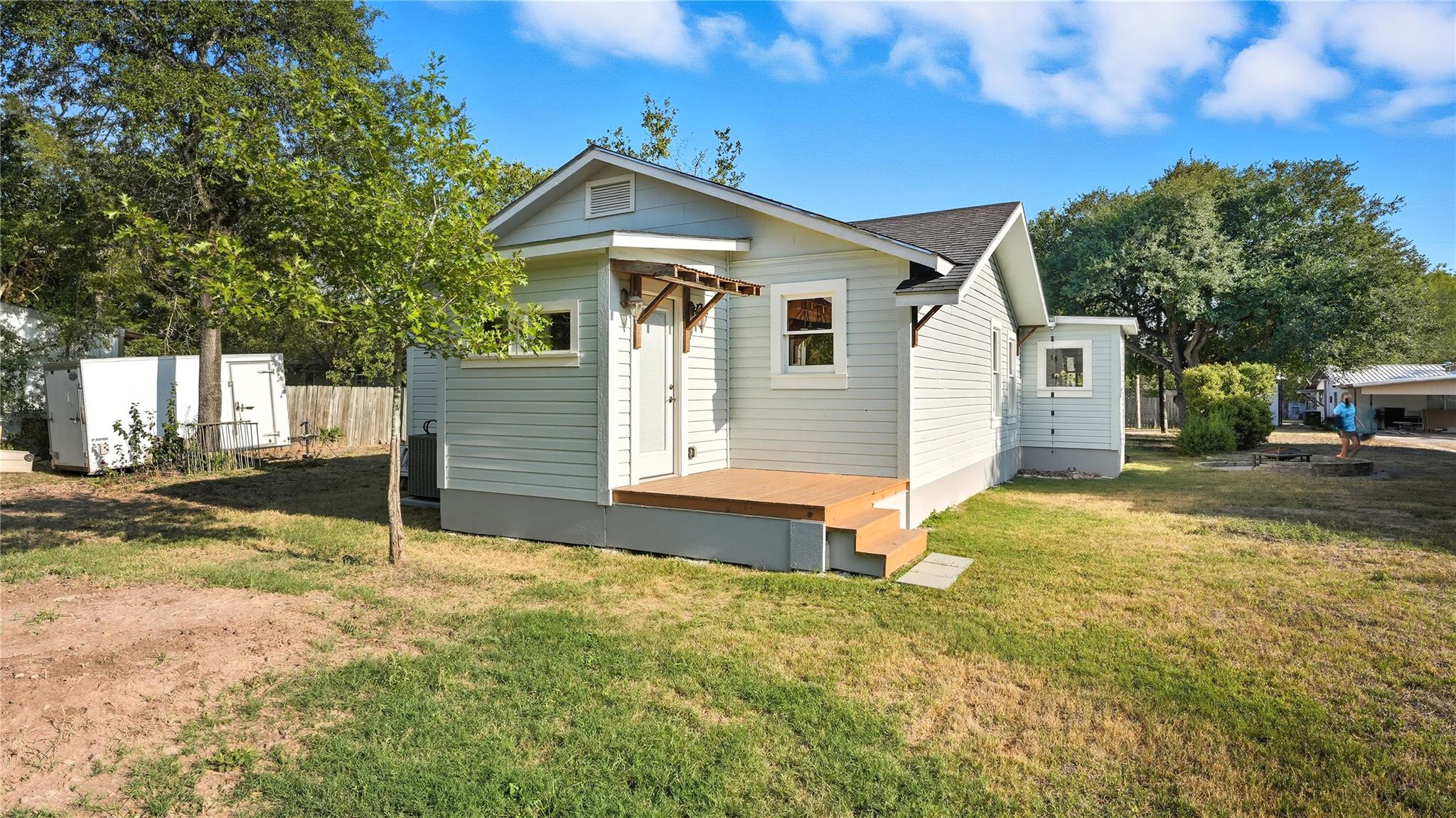 611 Qualls St, Gonzales, TX 78629