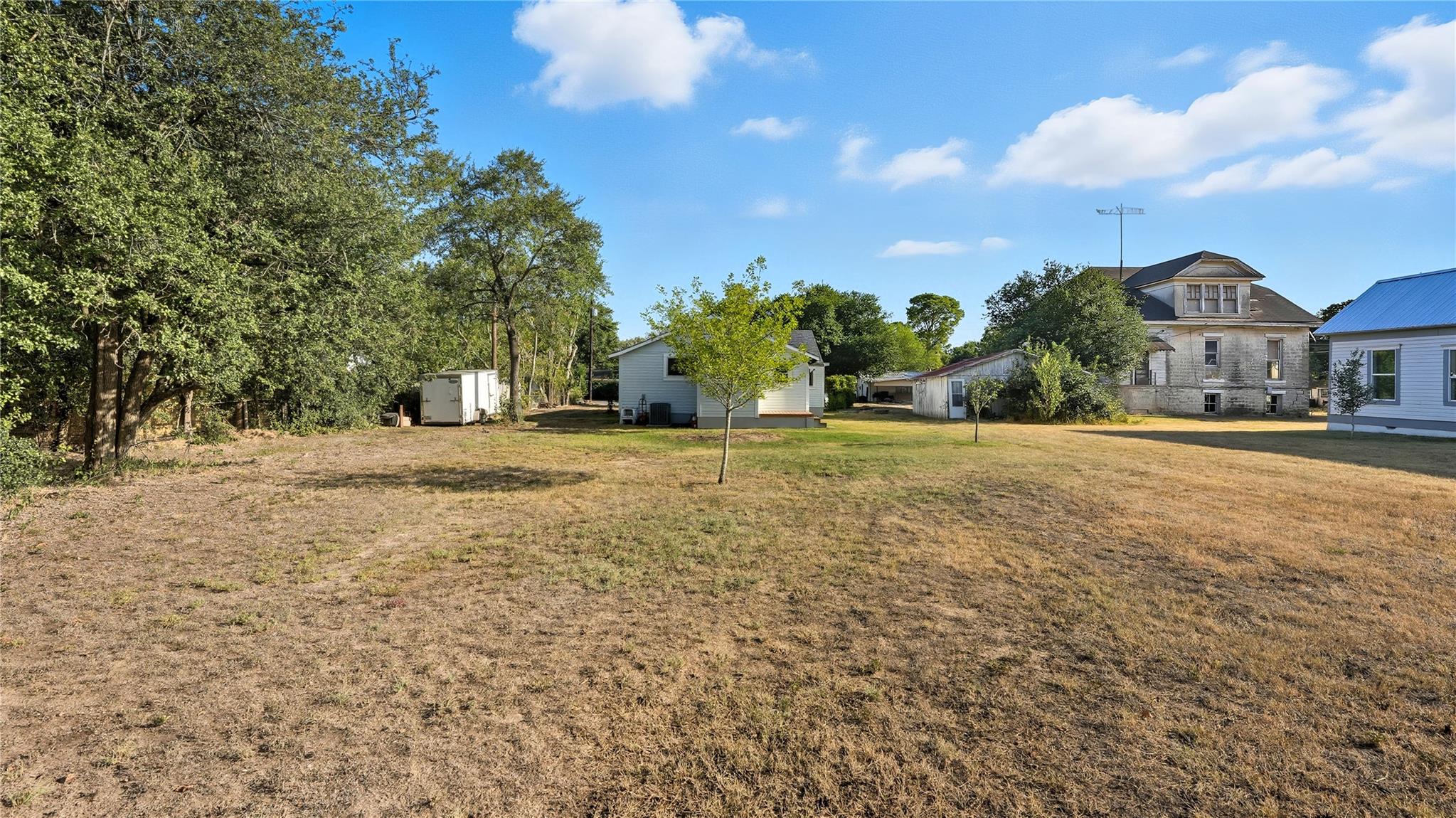 611 Qualls St, Gonzales, TX 78629