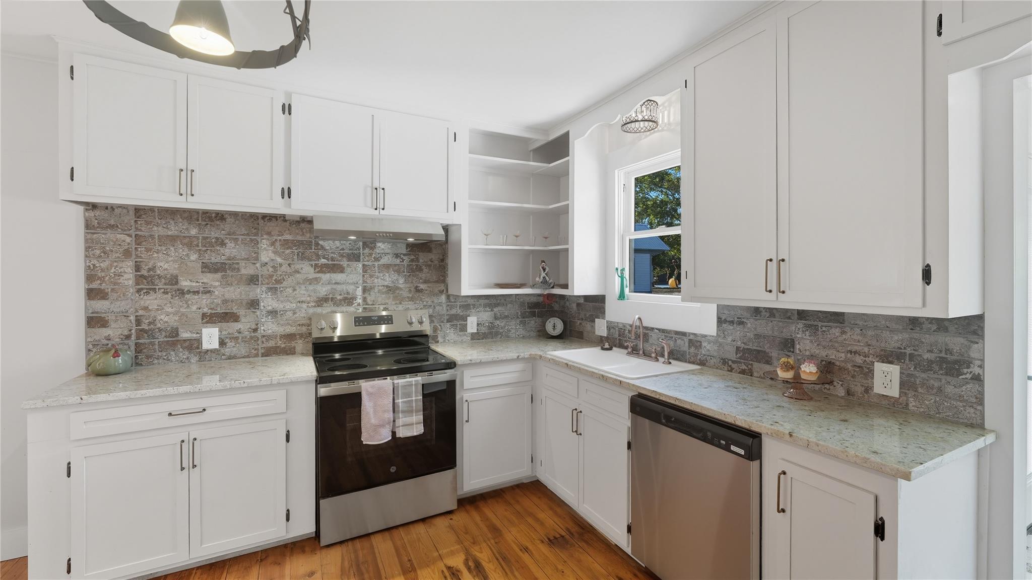 611 Qualls St, Gonzales, TX 78629