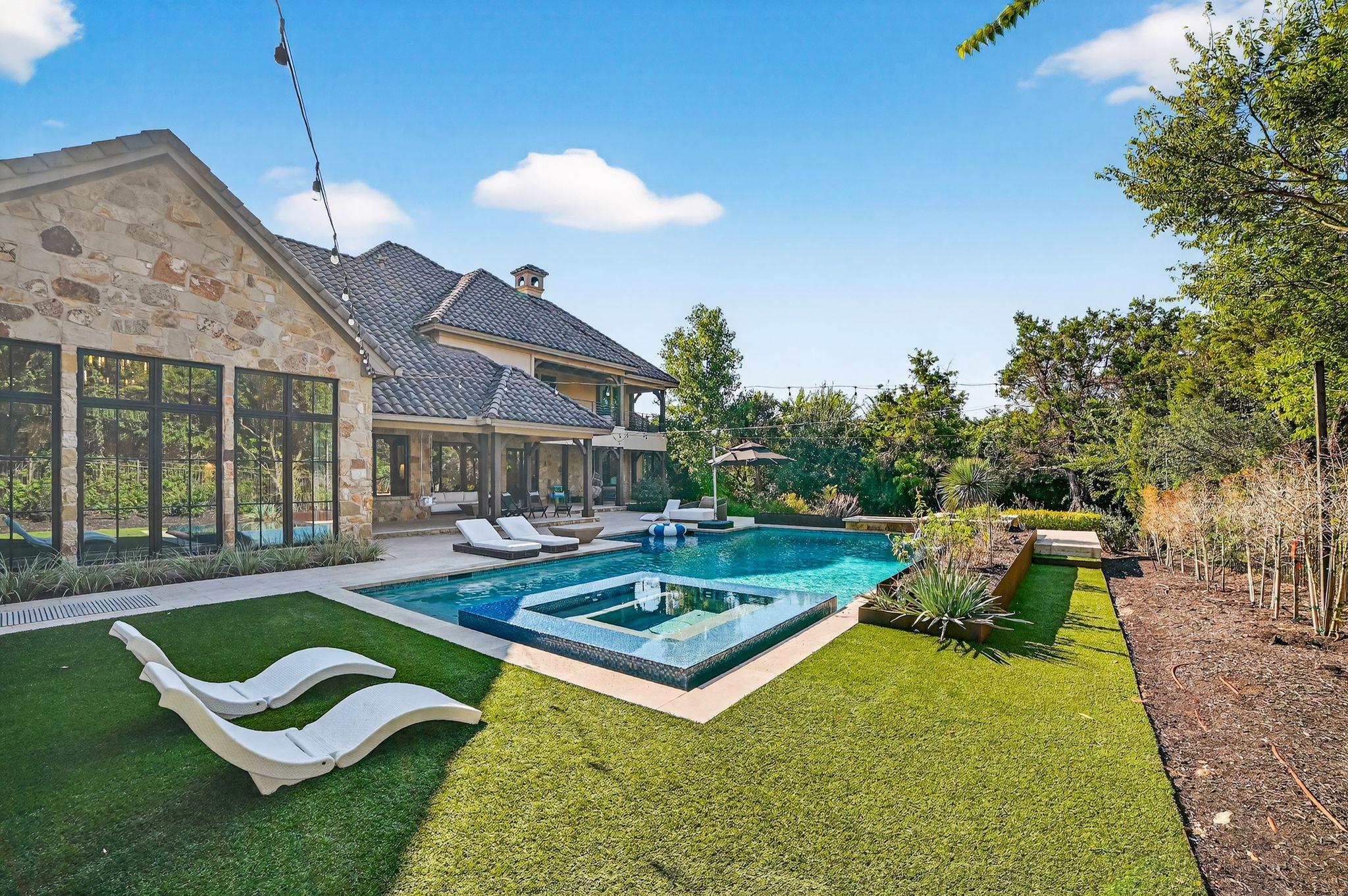 8700 Calera Dr, Austin, TX 78735