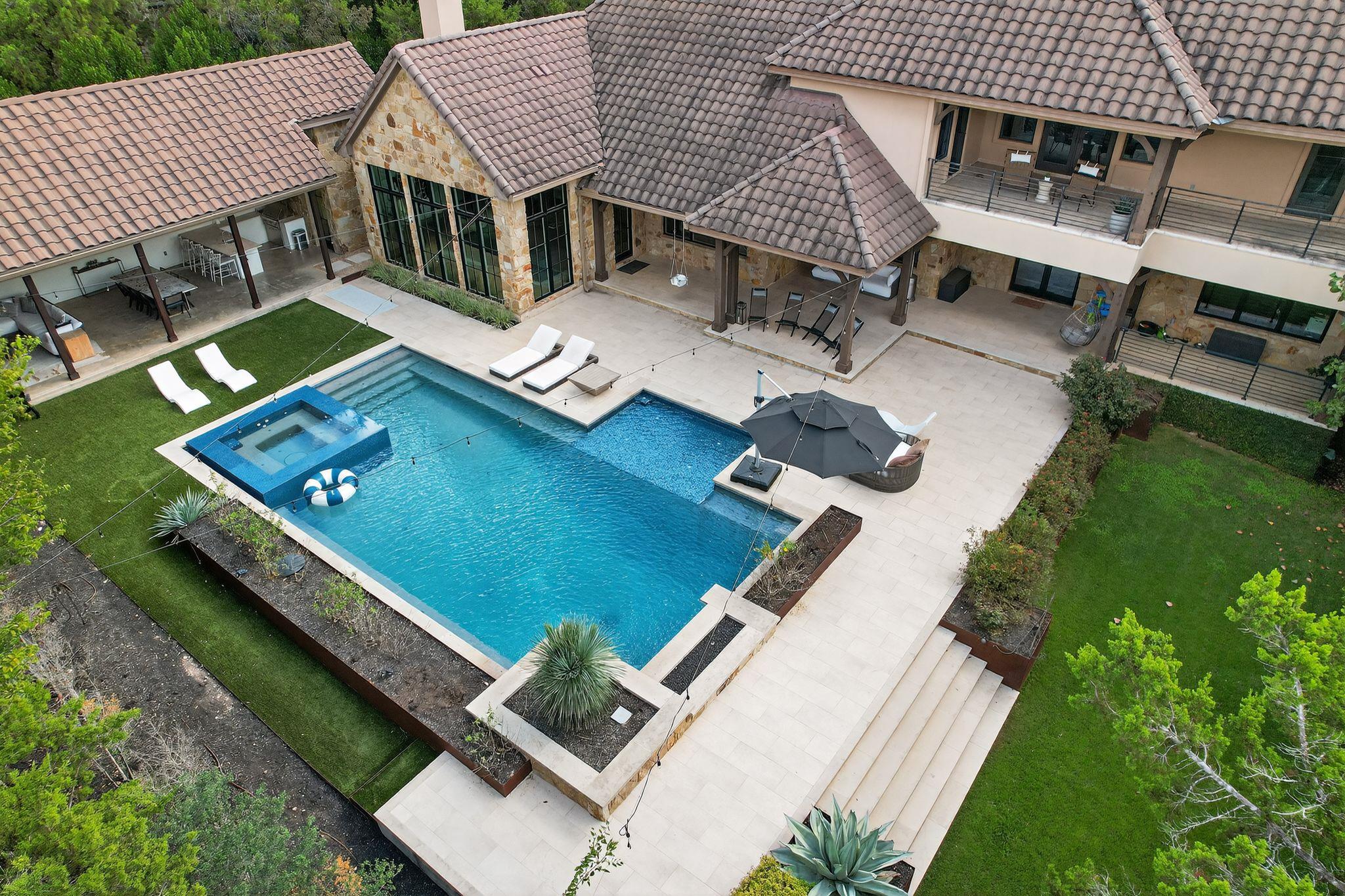 8700 Calera Dr, Austin, TX 78735