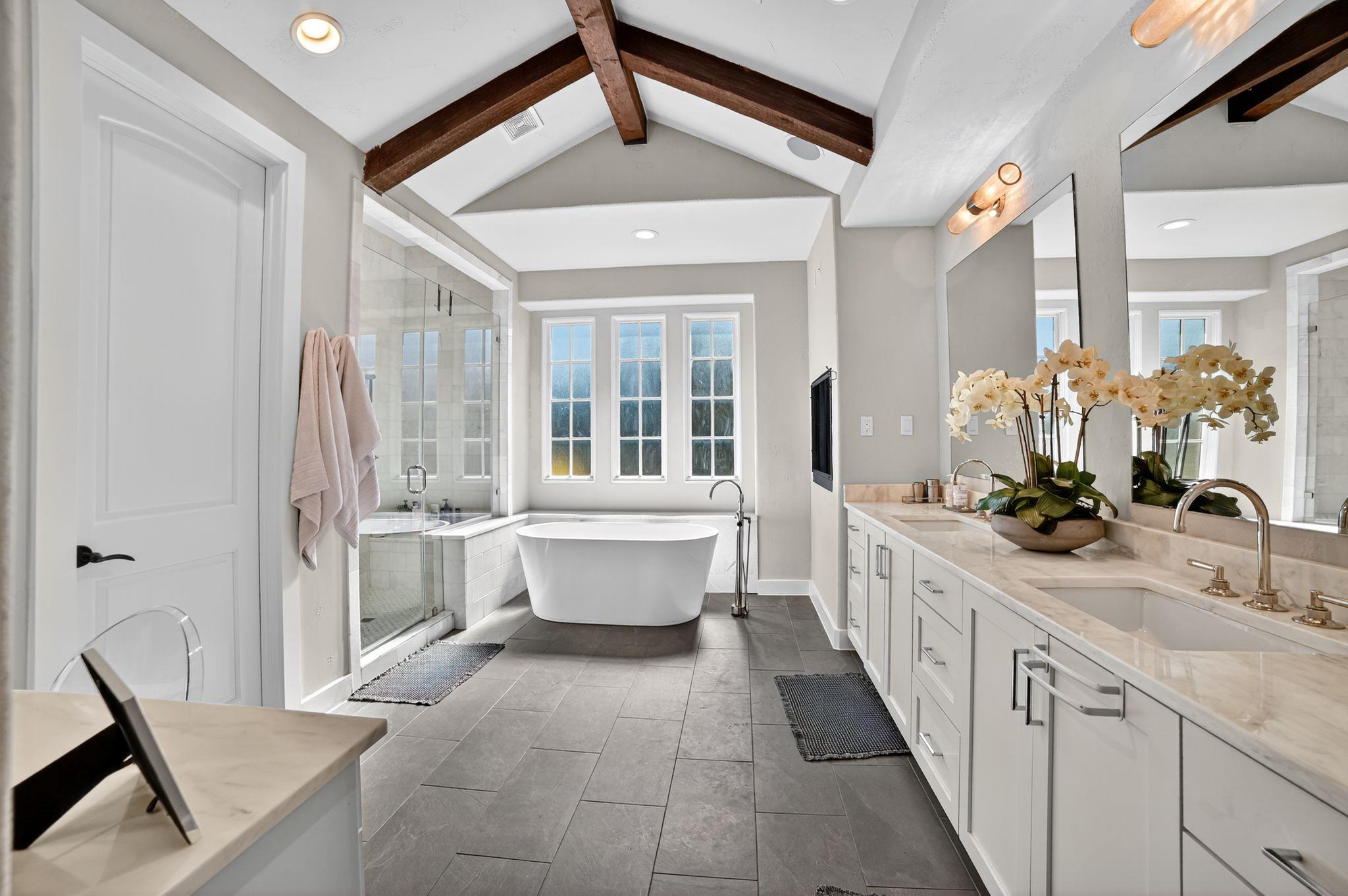 8700 Calera Dr, Austin, TX 78735