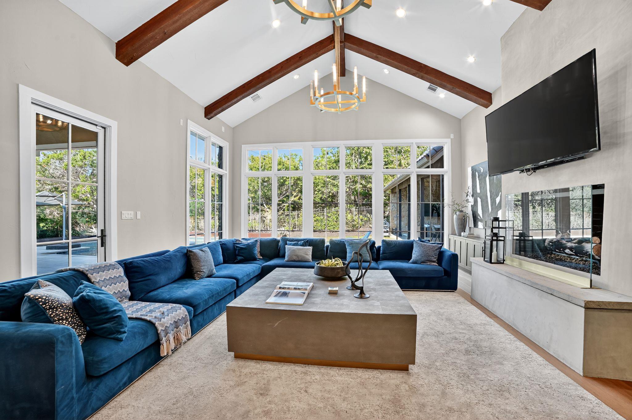 8700 Calera Dr, Austin, TX 78735