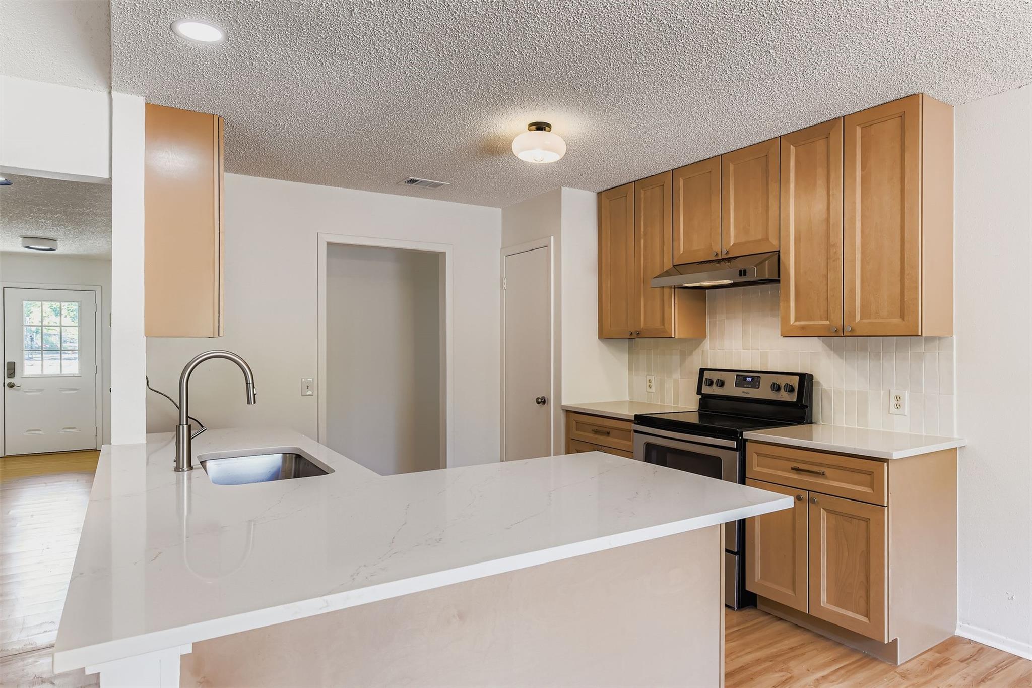 7128 S Brook Dr, Austin, TX 78736