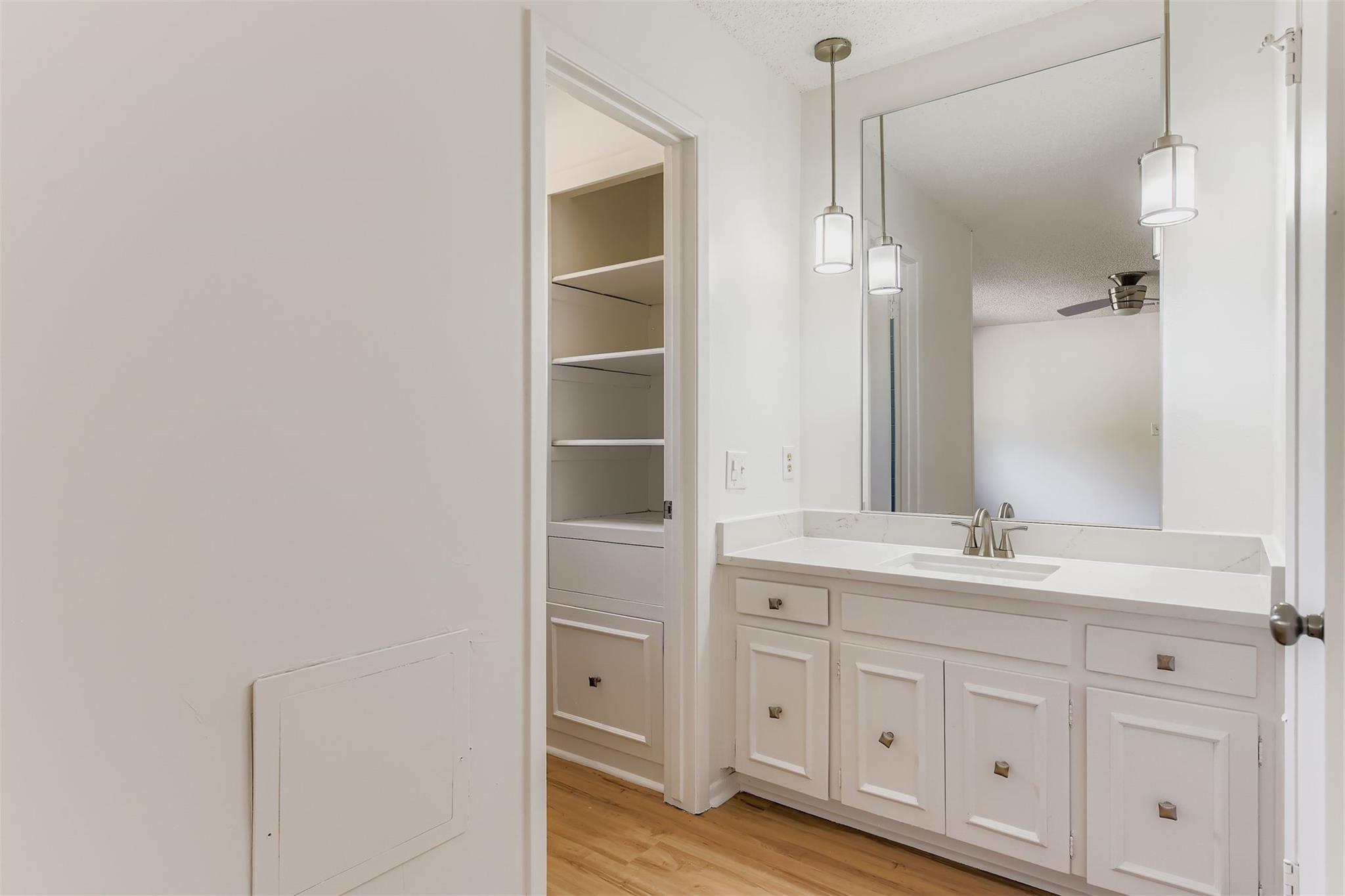 7128 S Brook Dr, Austin, TX 78736