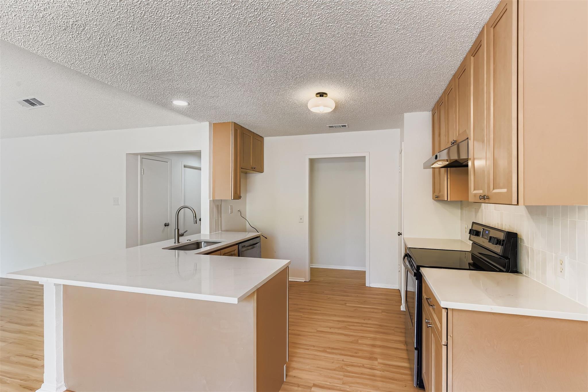 7128 S Brook Dr, Austin, TX 78736