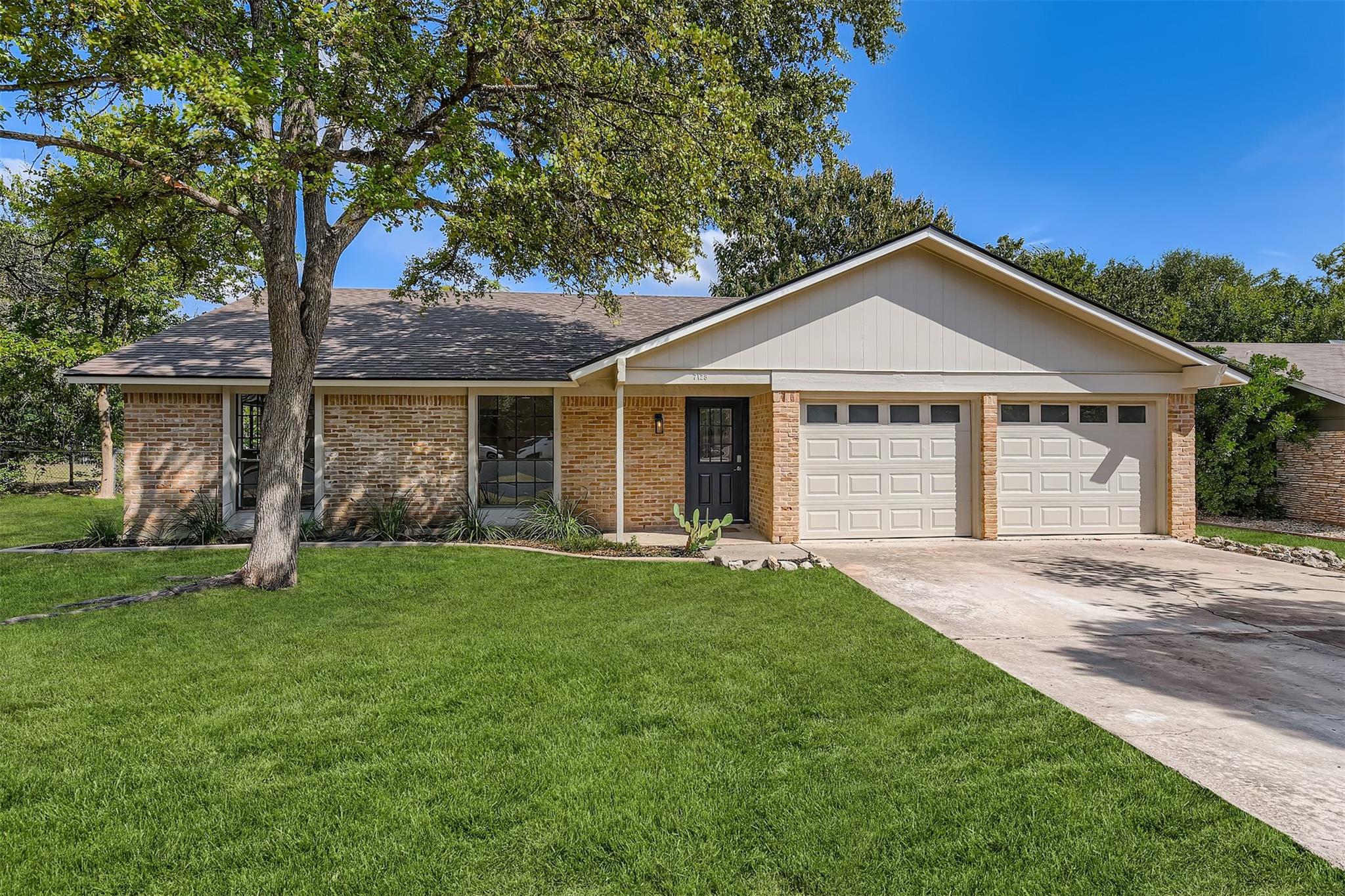 7128 S Brook Dr, Austin, TX 78736