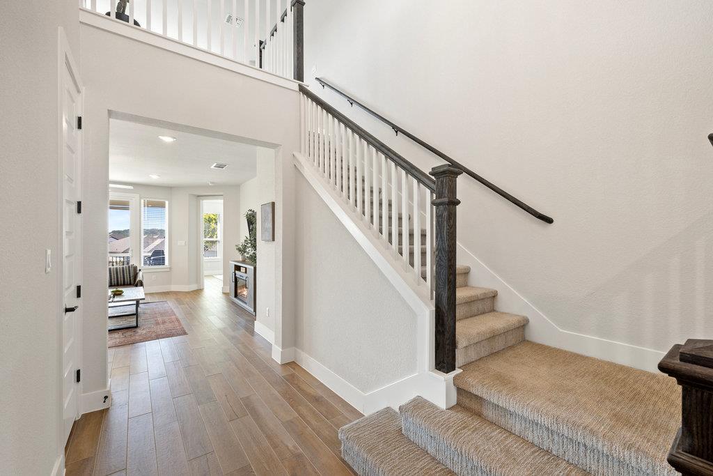 1005 Sage Thrasher Cir, Dripping Springs, TX 78620