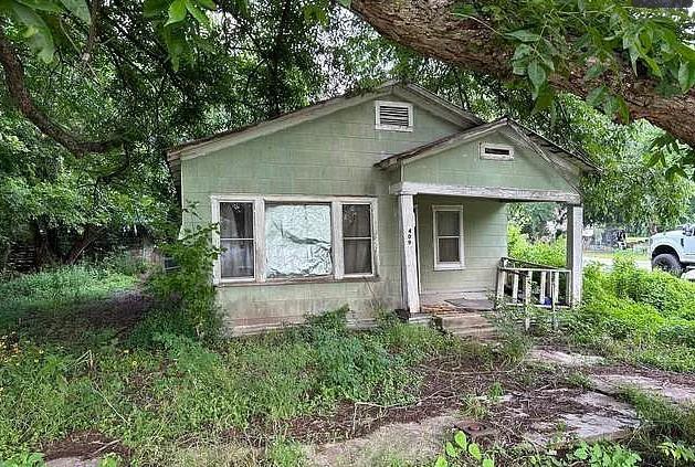 409 Lee St, Smithville, TX 78957