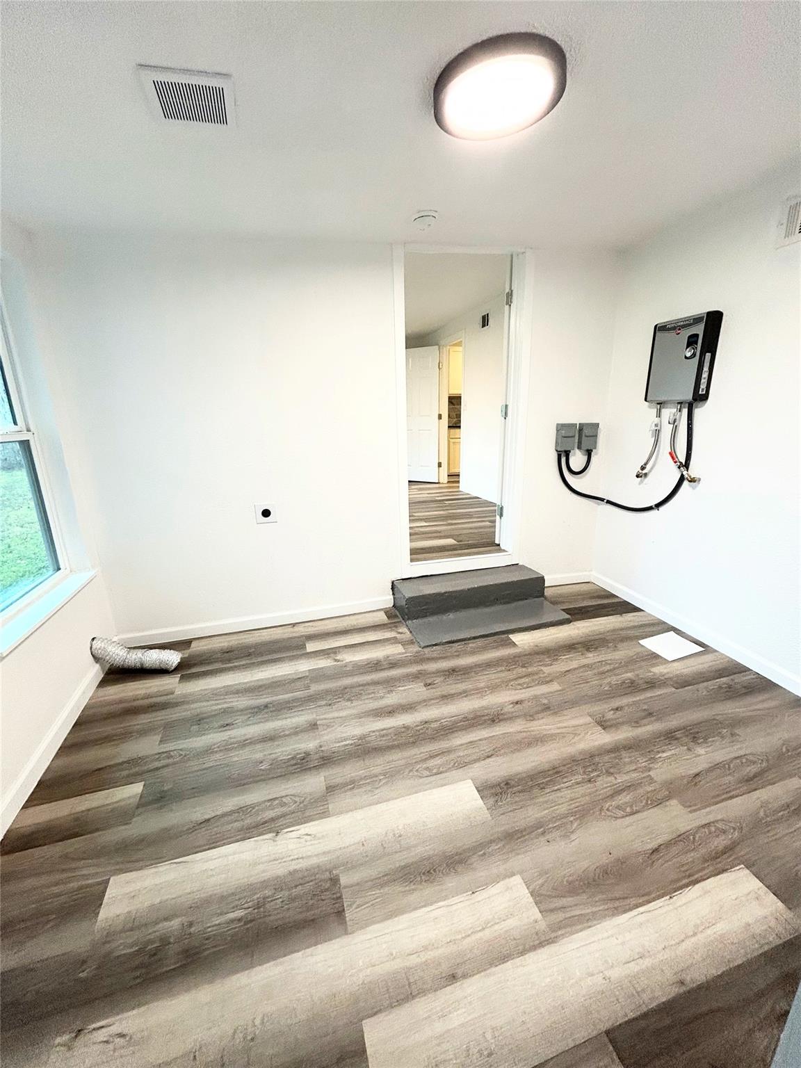 635 White Ave, Rockdale, TX 76567