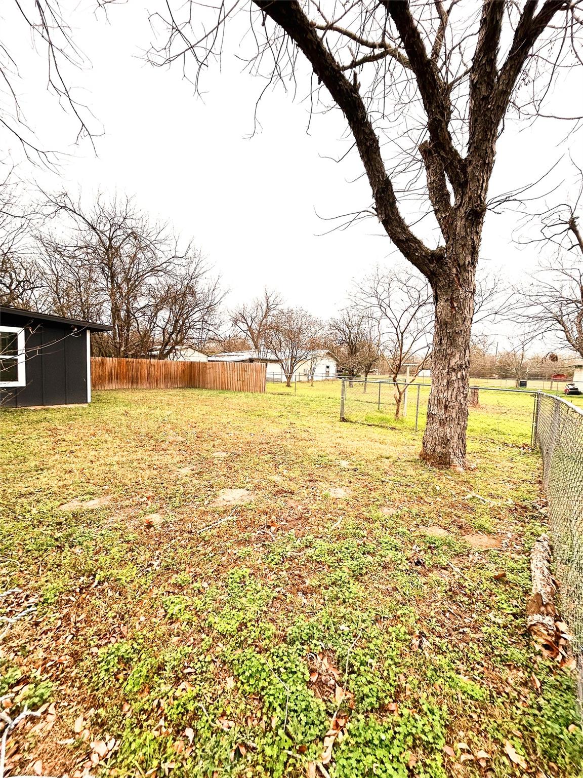 635 White Ave, Rockdale, TX 76567