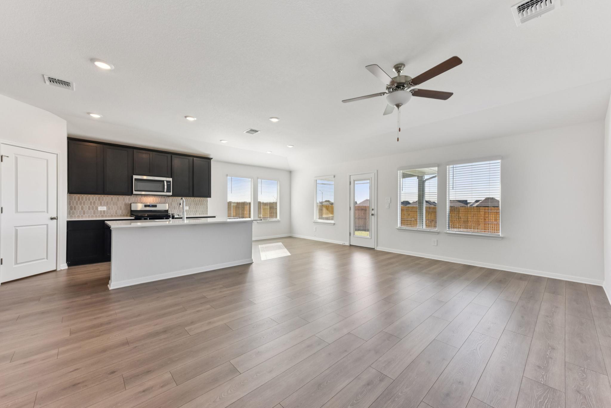 102 Holmby Dr, Hutto, TX 78634