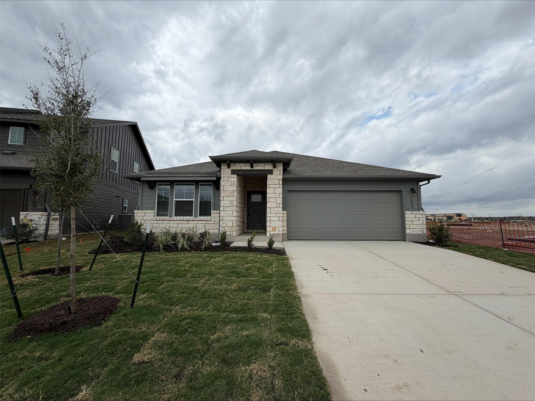 102 Holmby Dr, Hutto, TX 78634