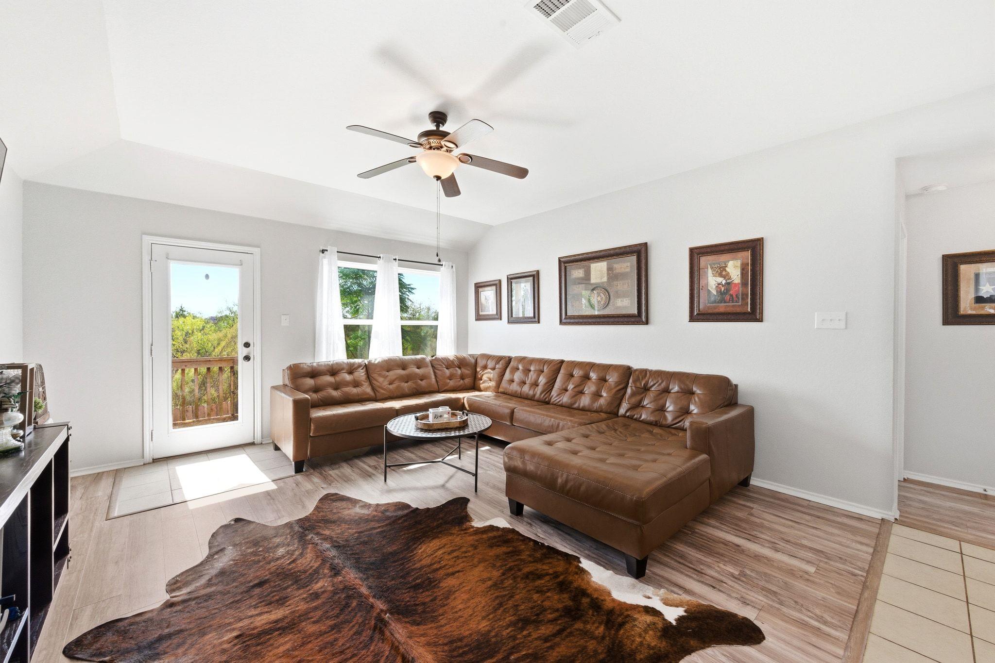 180 Lake Gln, San Marcos, TX 78666