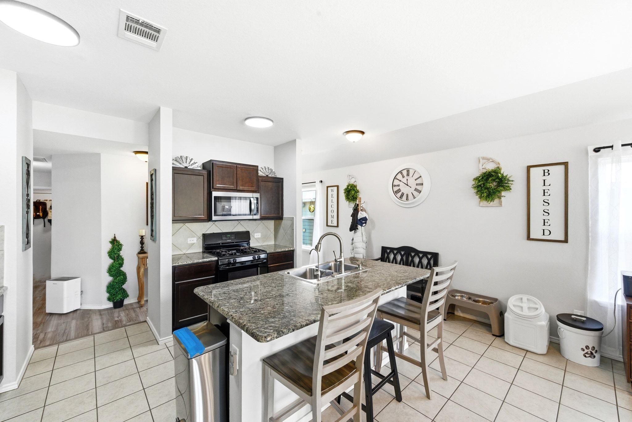 180 Lake Gln, San Marcos, TX 78666