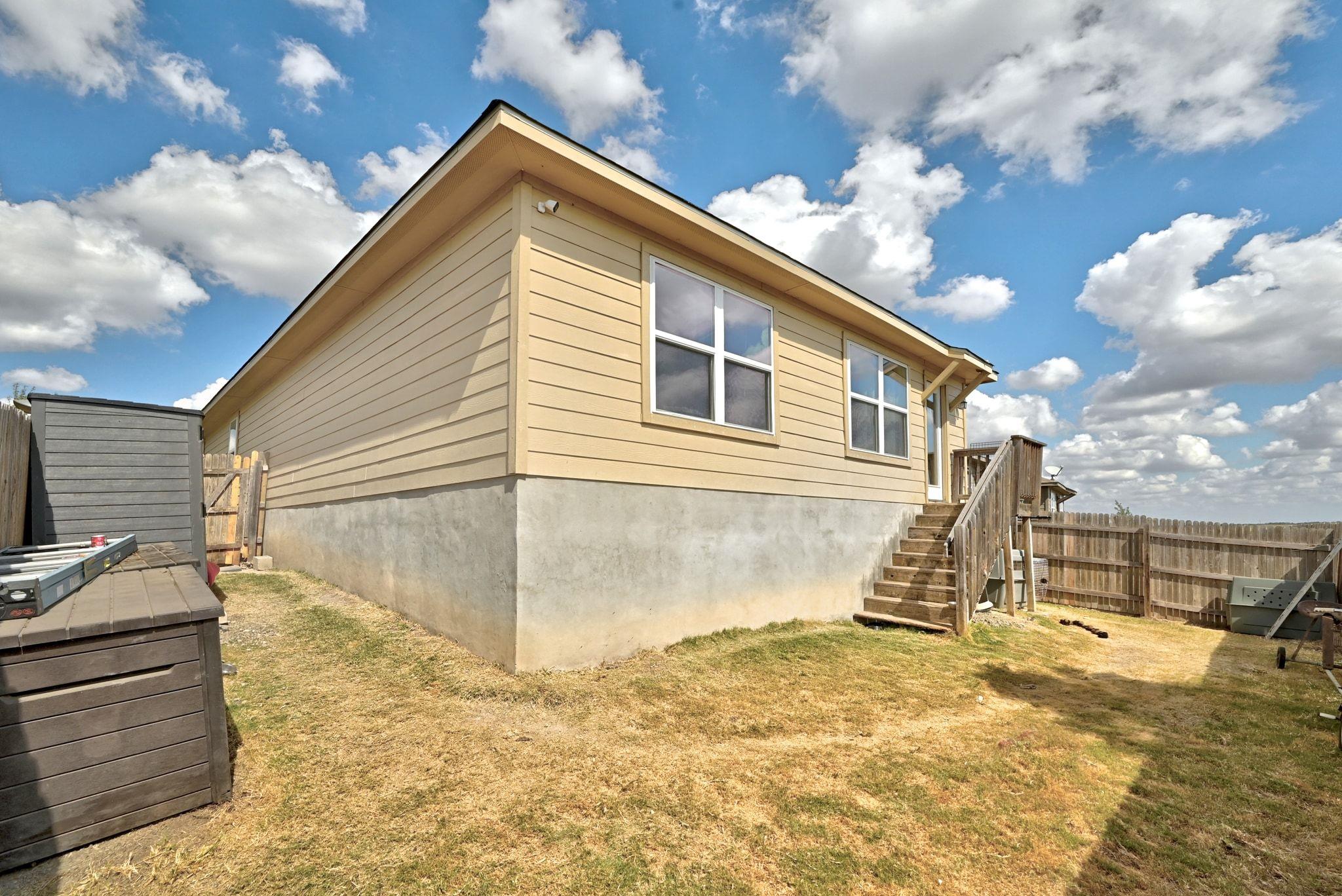 180 Lake Gln, San Marcos, TX 78666