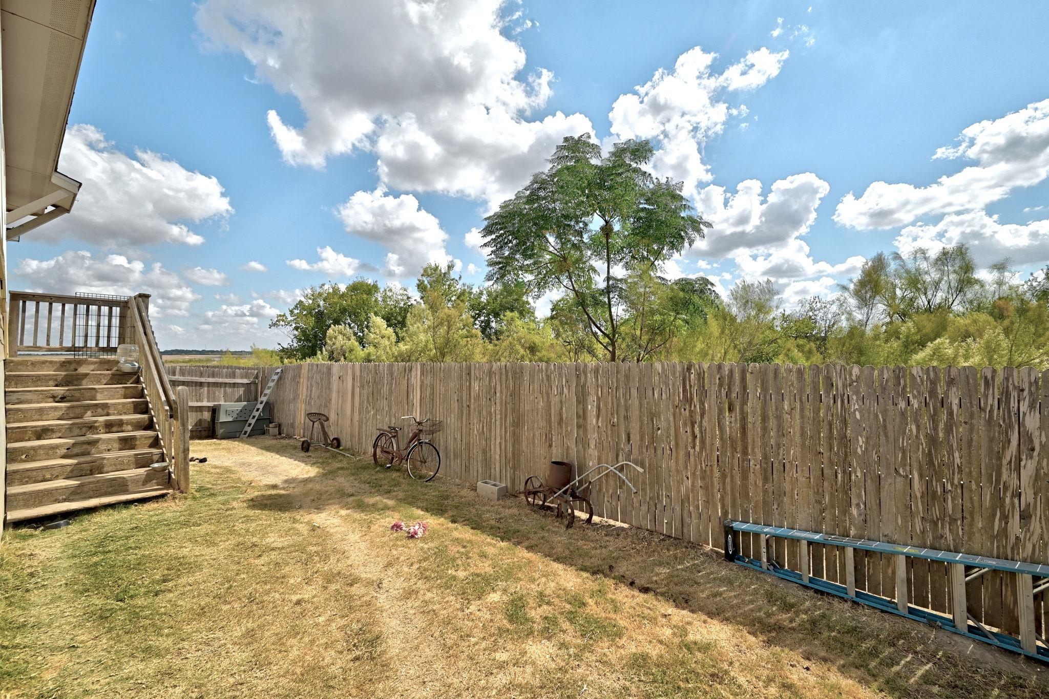 180 Lake Gln, San Marcos, TX 78666