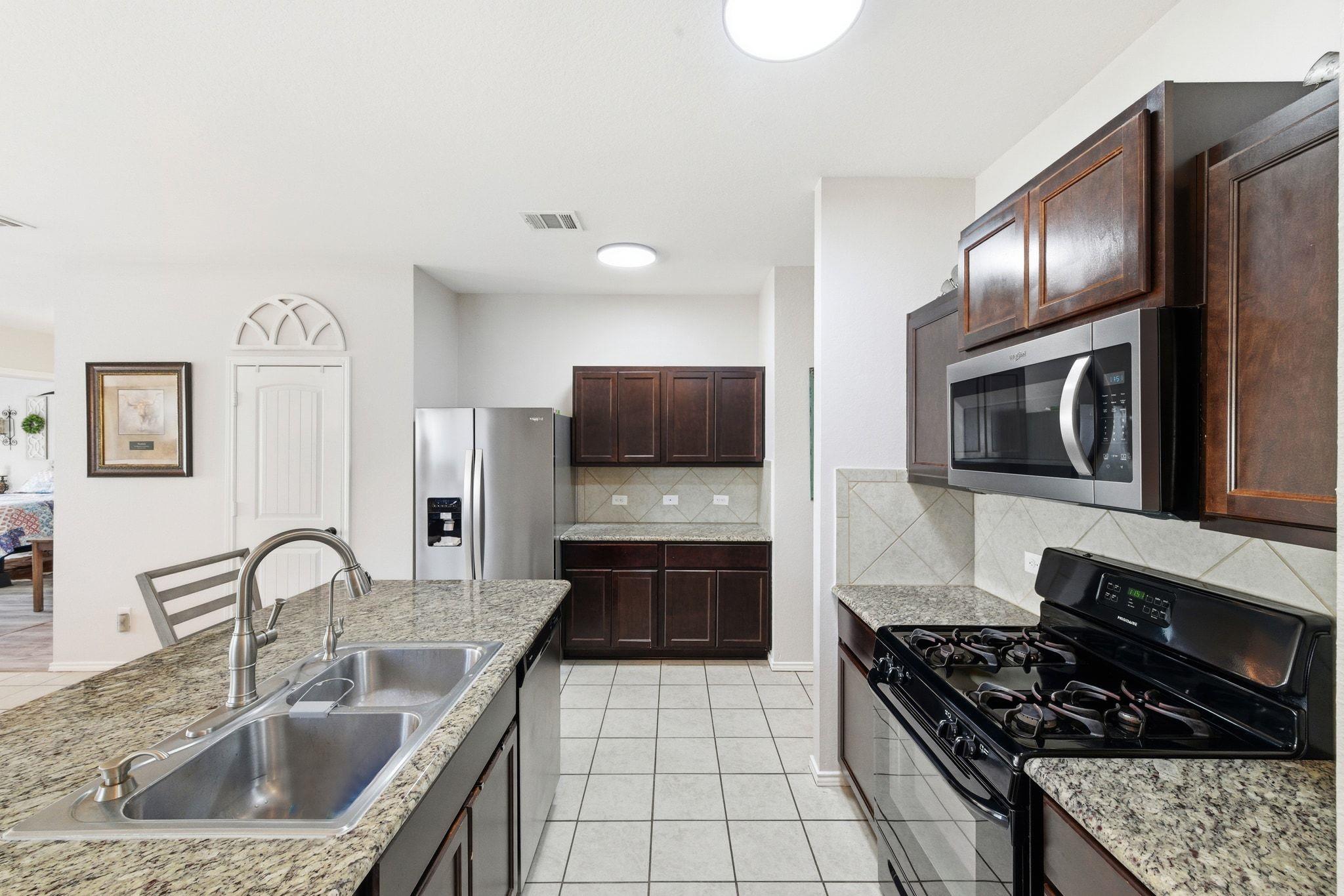 180 Lake Gln, San Marcos, TX 78666