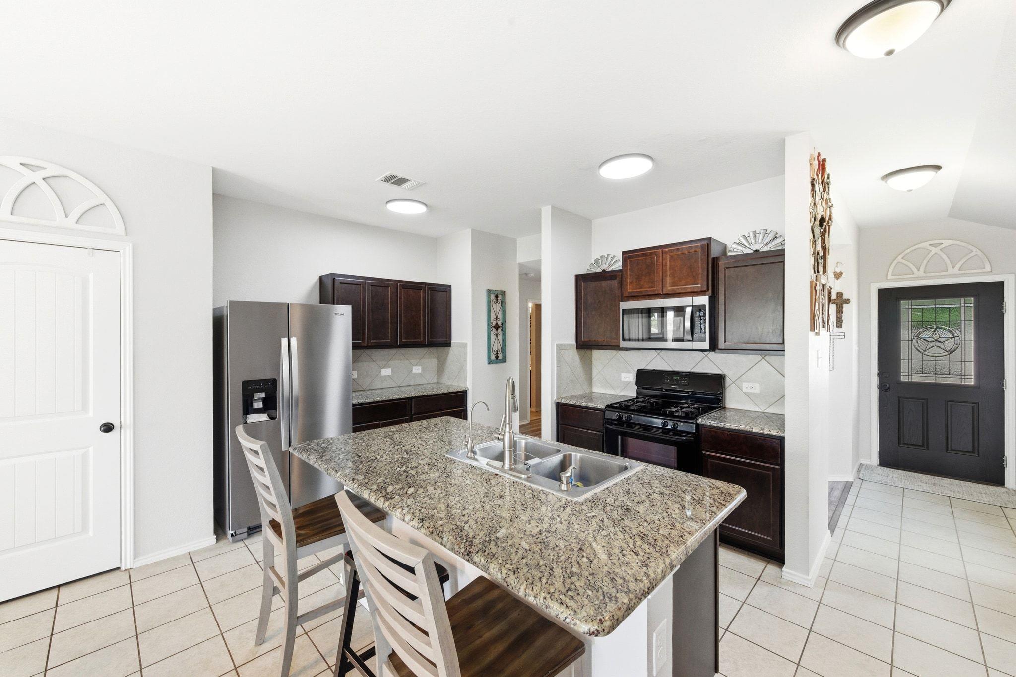 180 Lake Gln, San Marcos, TX 78666