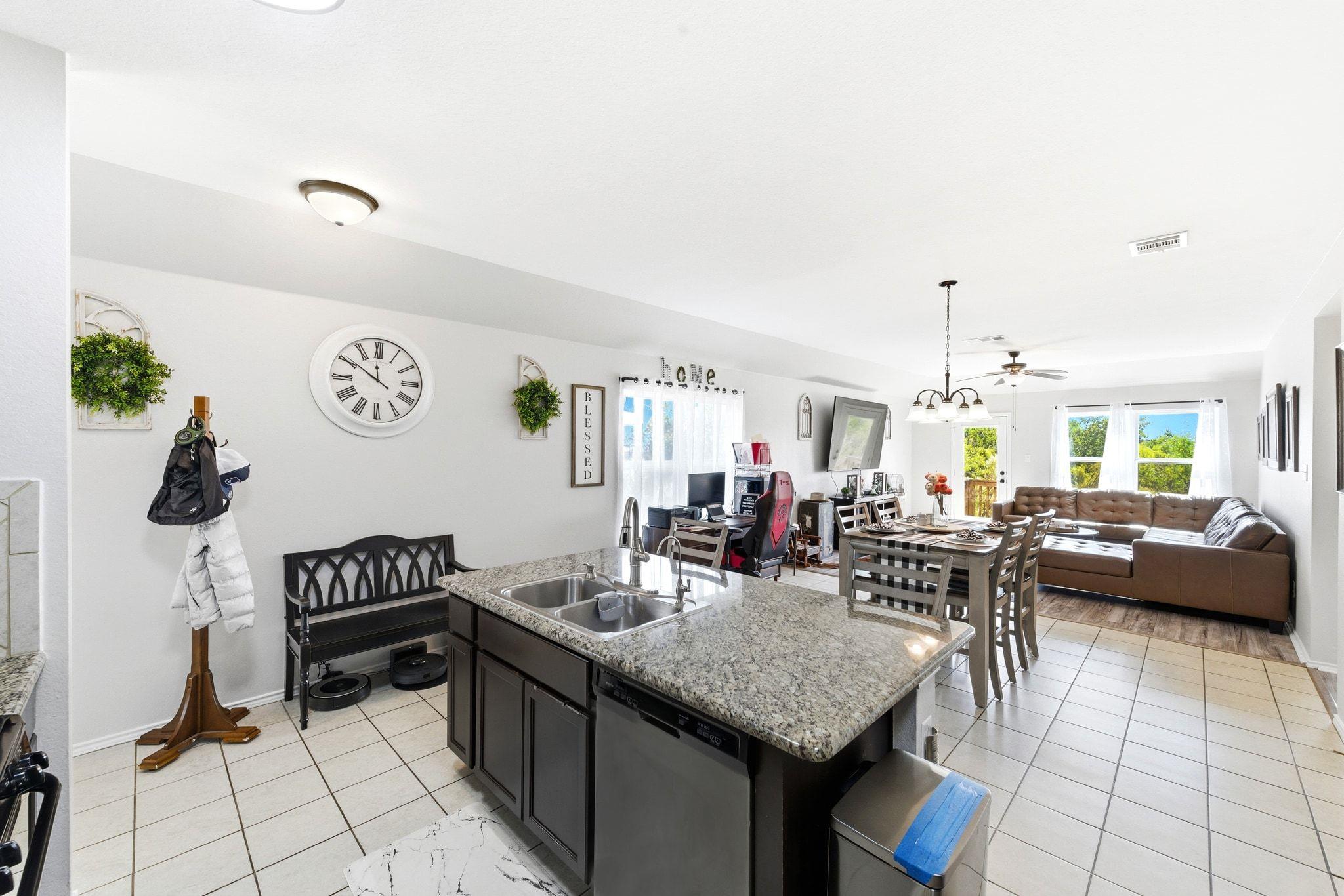 180 Lake Gln, San Marcos, TX 78666