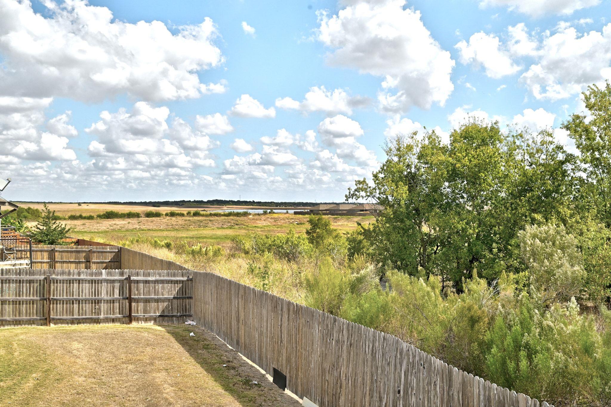 180 Lake Gln, San Marcos, TX 78666