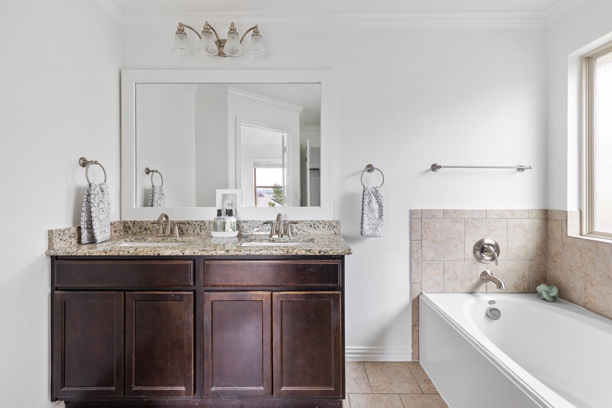 5621 Little Theater Bnd, Austin, TX 78747