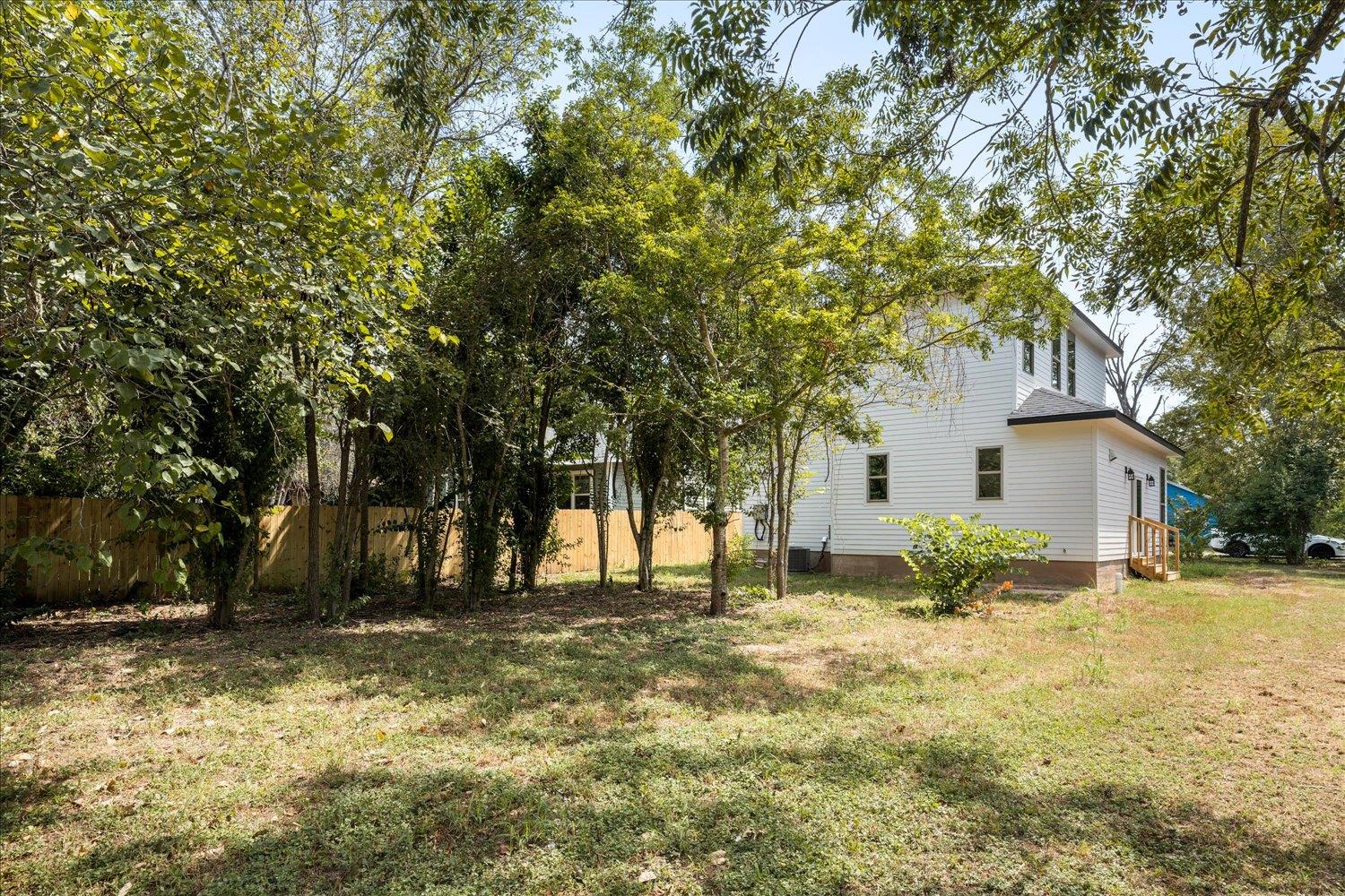 504 Walker St, Smithville, TX 78957