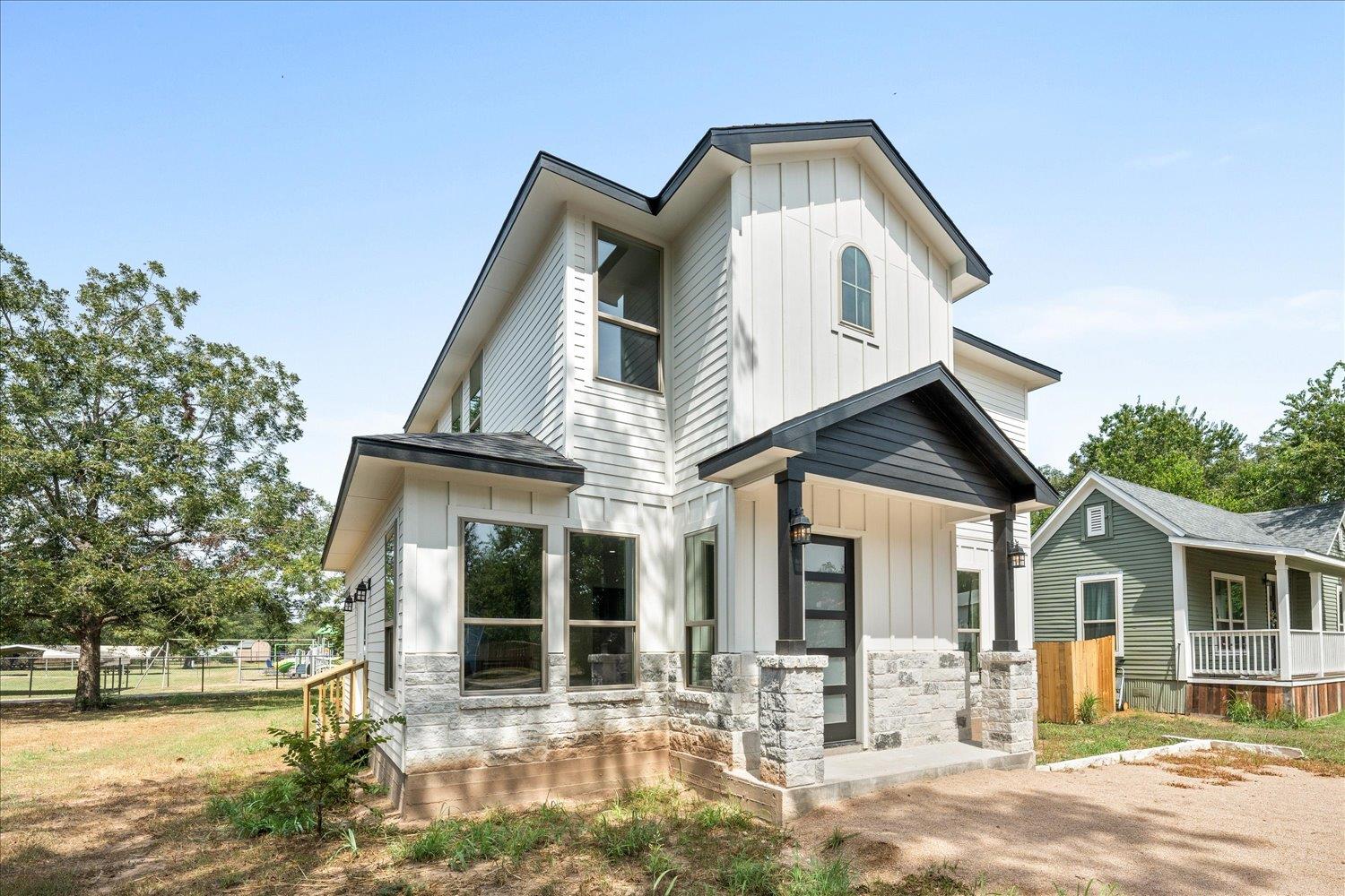 504 Walker St, Smithville, TX 78957