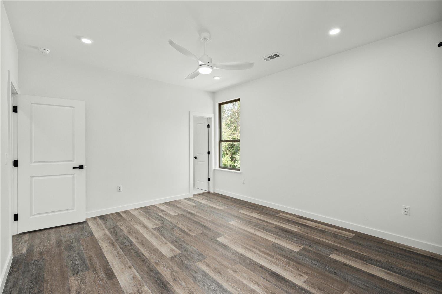 504 Walker St, Smithville, TX 78957