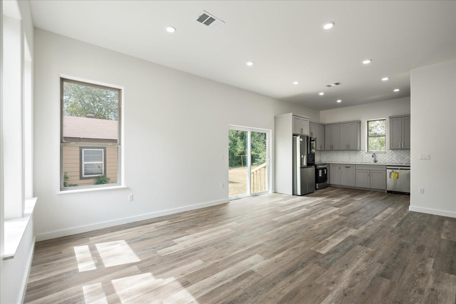 504 Walker St, Smithville, TX 78957