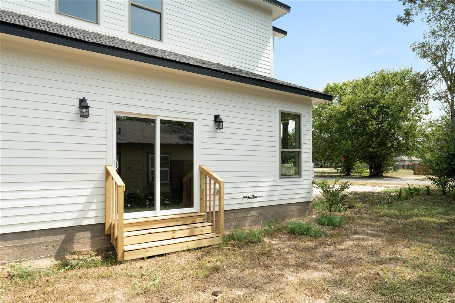 504 Walker St, Smithville, TX 78957