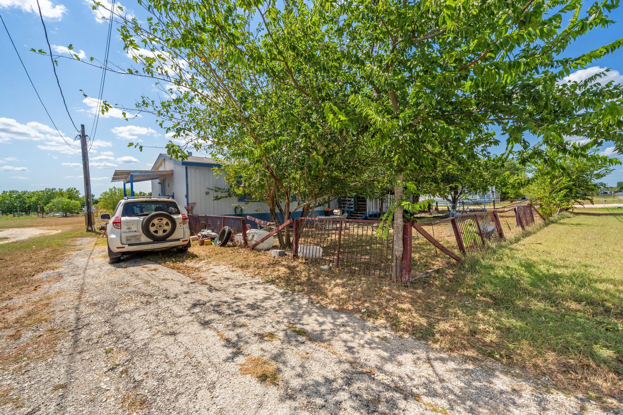 104 Dustins Dr, Kyle, TX 78640